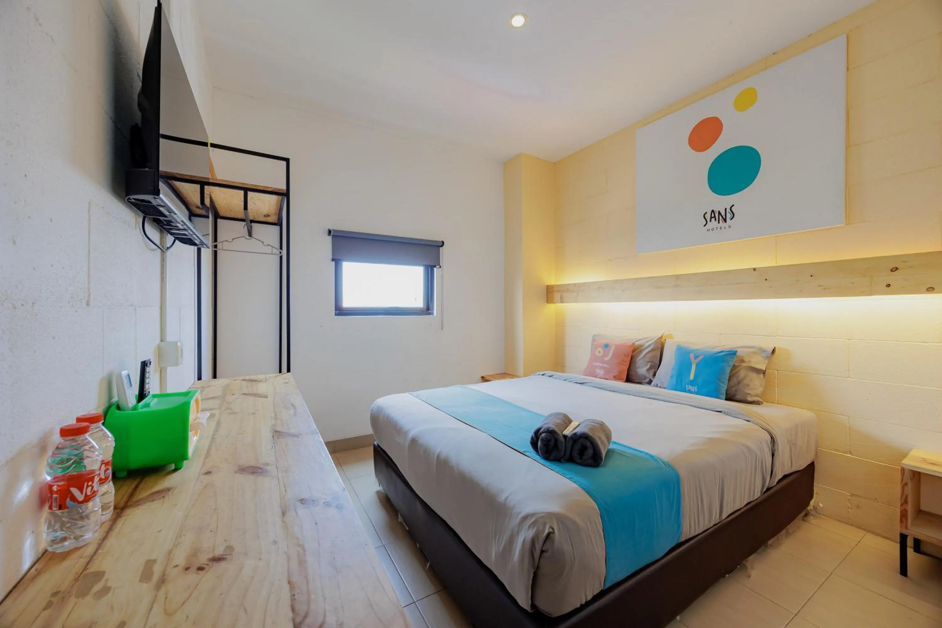 Bedroom, Bed in Sans Hotel Roxy Jakarta