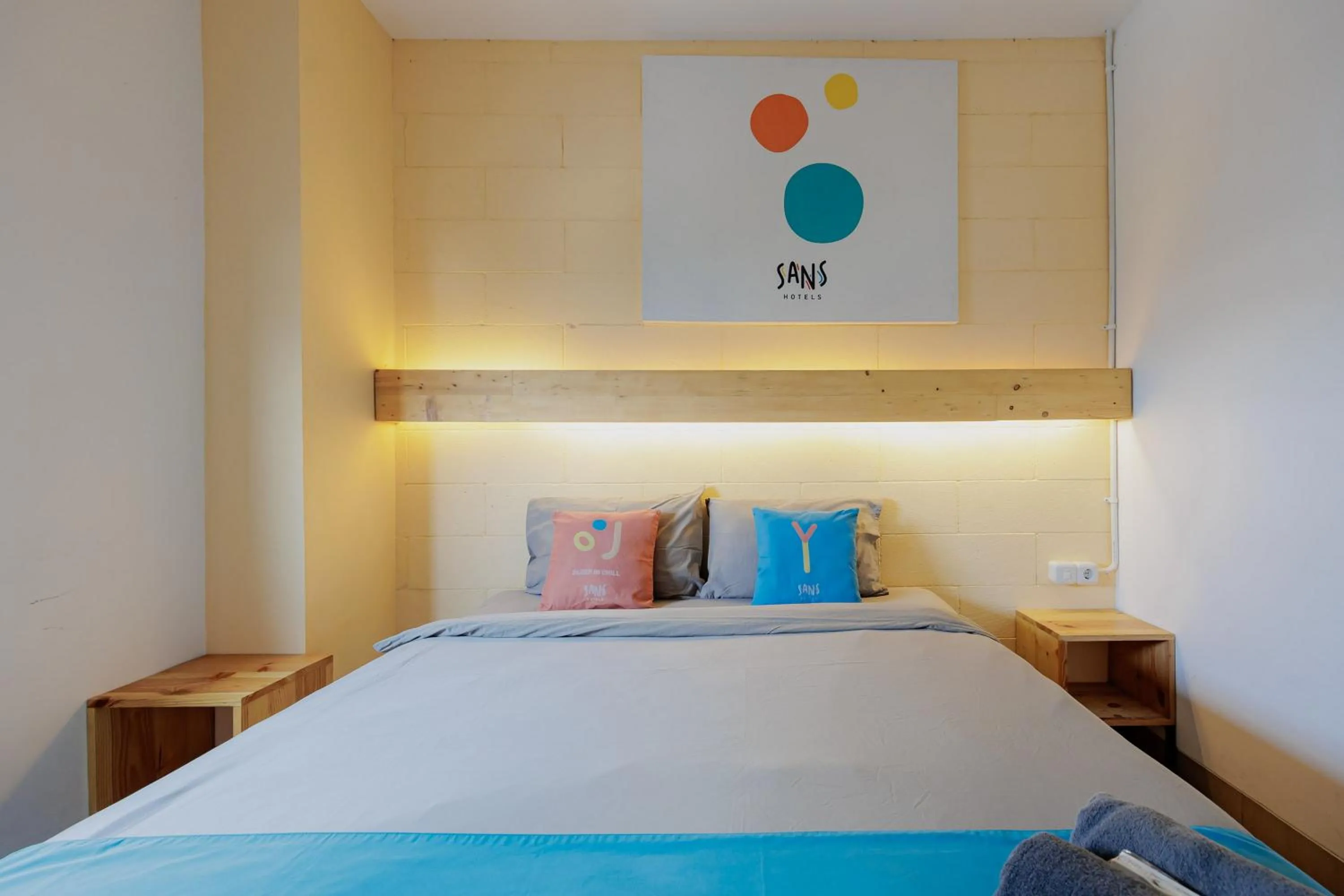 Bedroom, Bed in Sans Hotel Roxy Jakarta