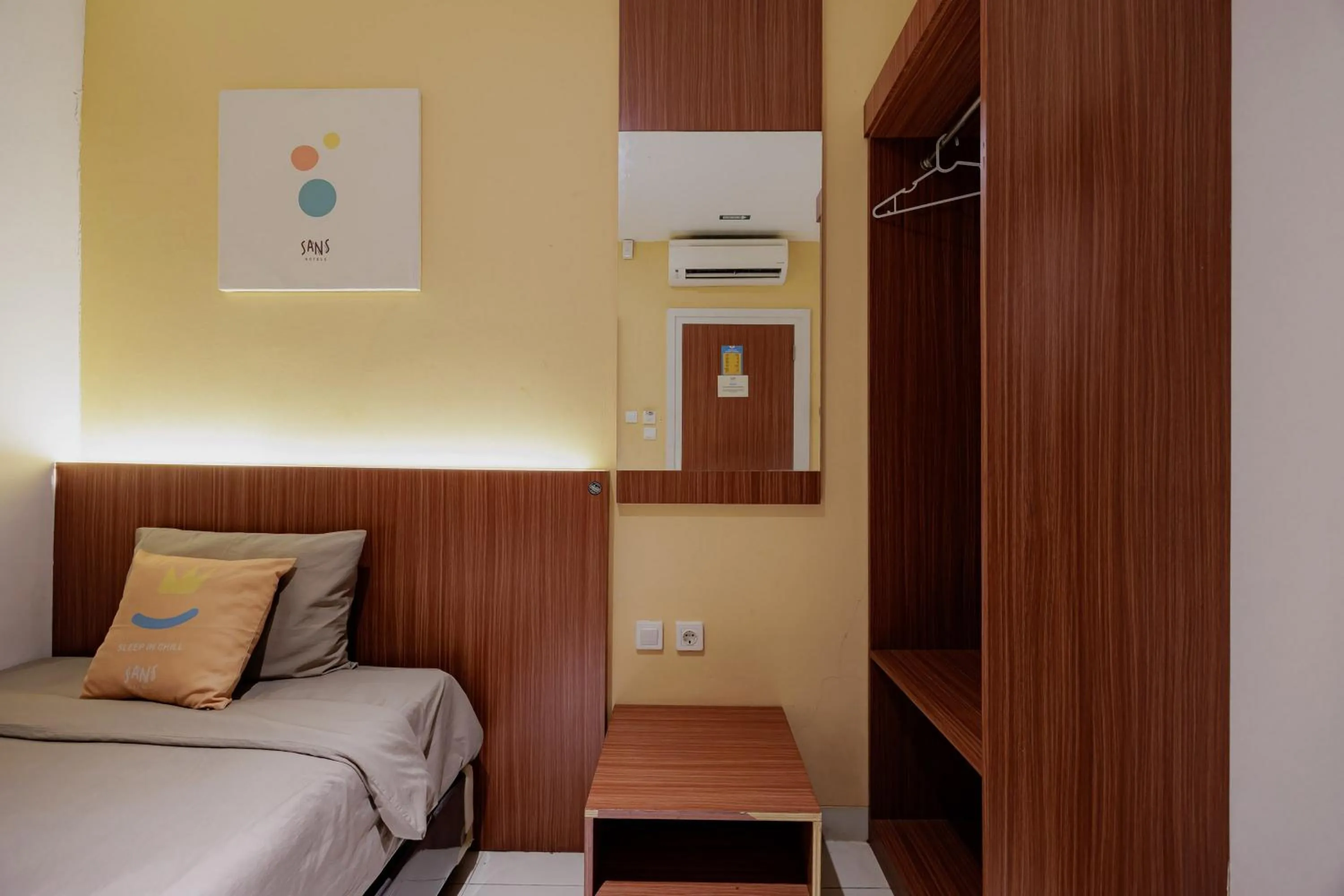 Bedroom, Bed in Sans Hotel Roxy Jakarta