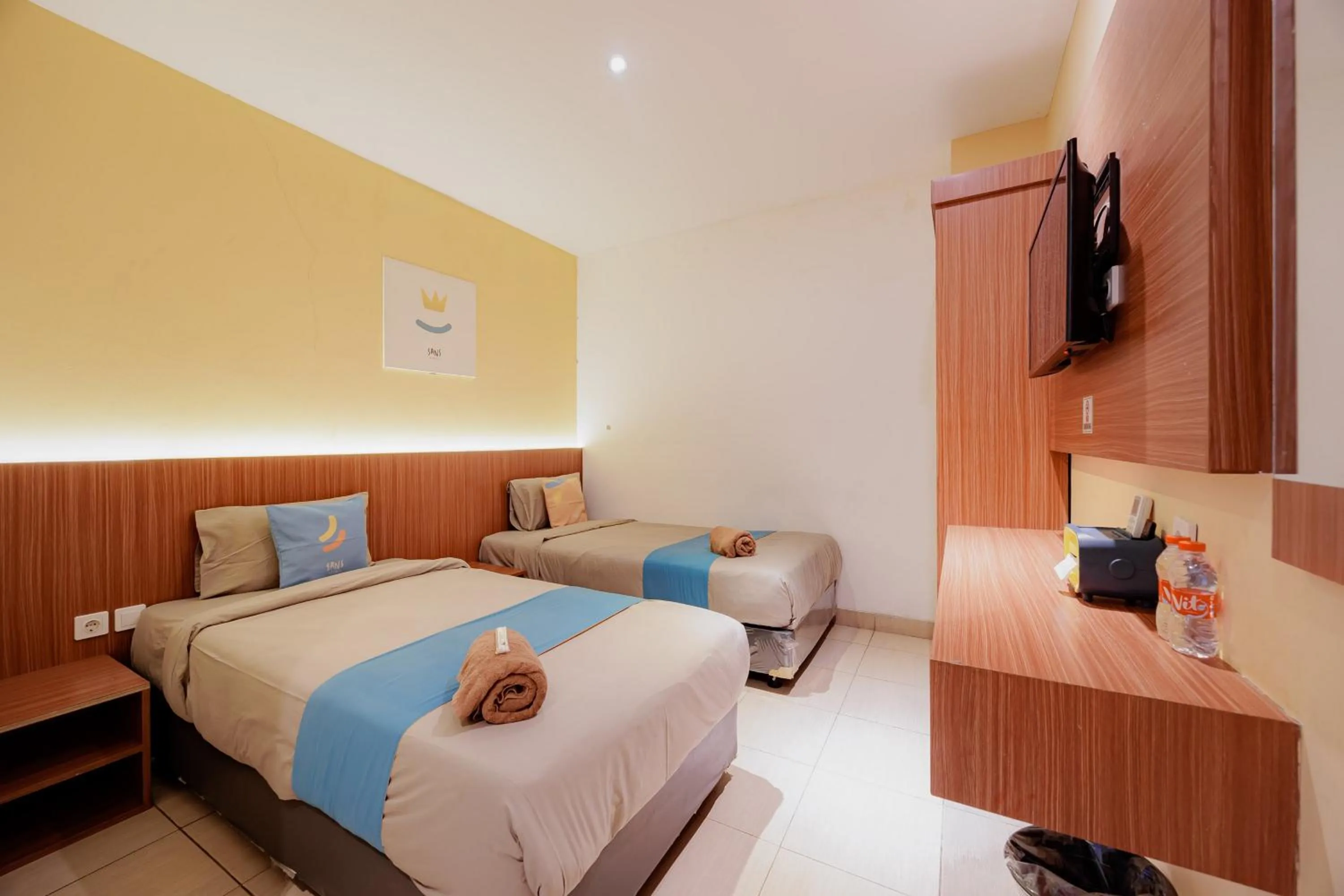 Bedroom, Bed in Sans Hotel Roxy Jakarta