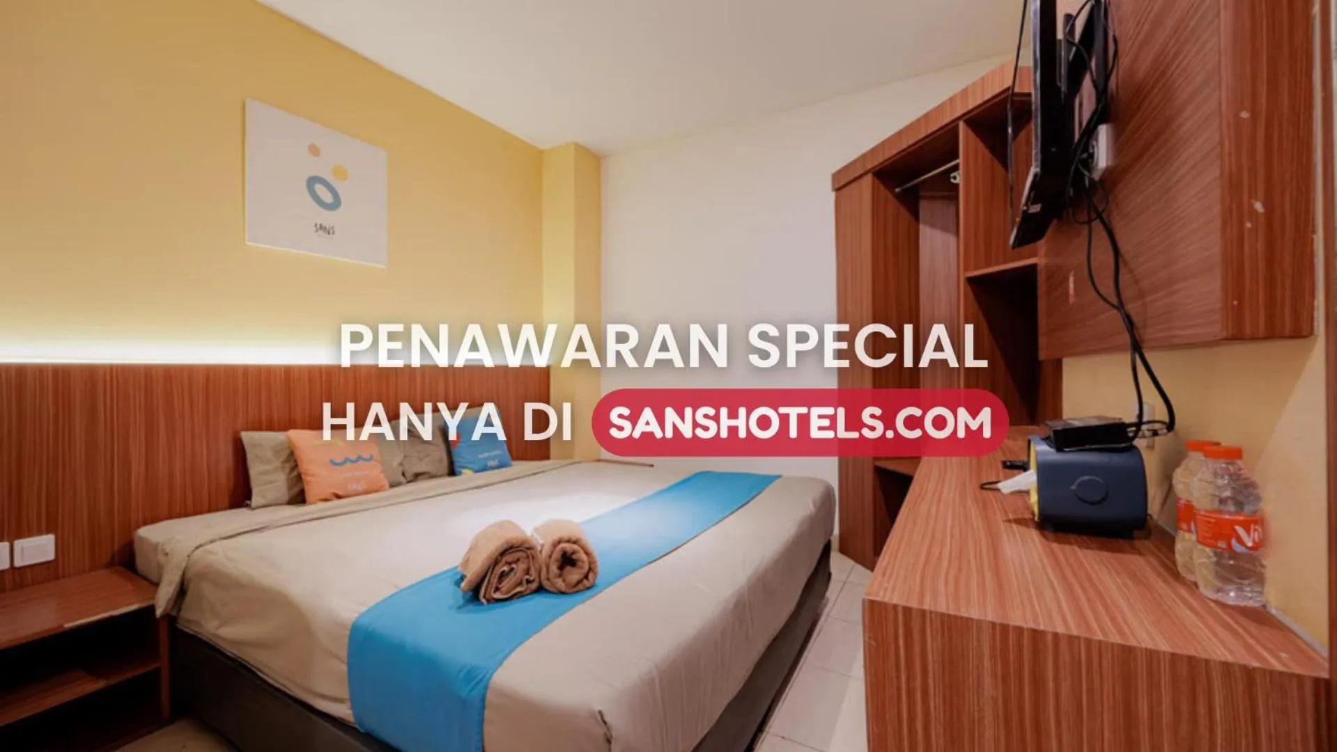 Bedroom, Bed in Sans Hotel Roxy Jakarta