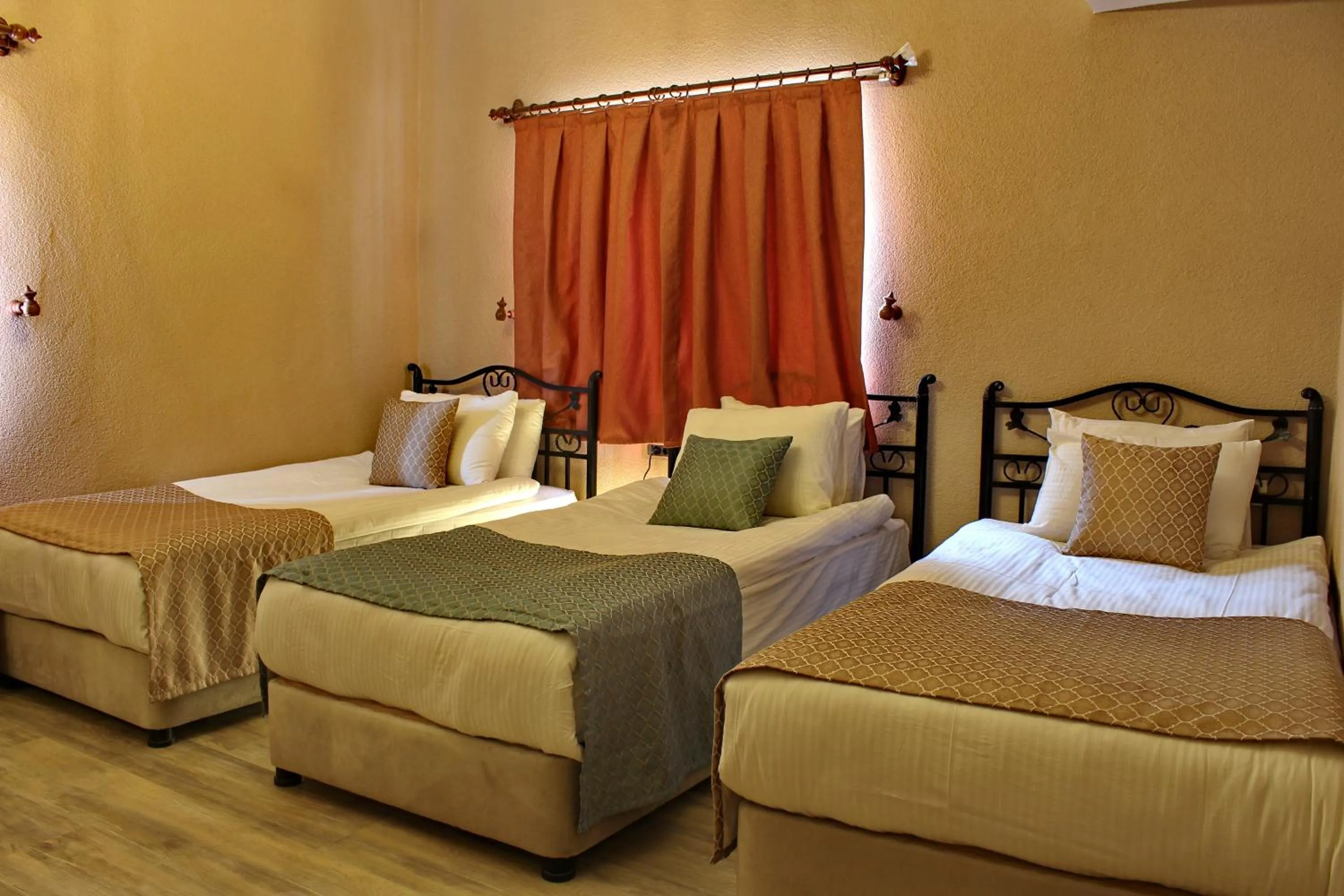 Bed in HH Babil Konağı