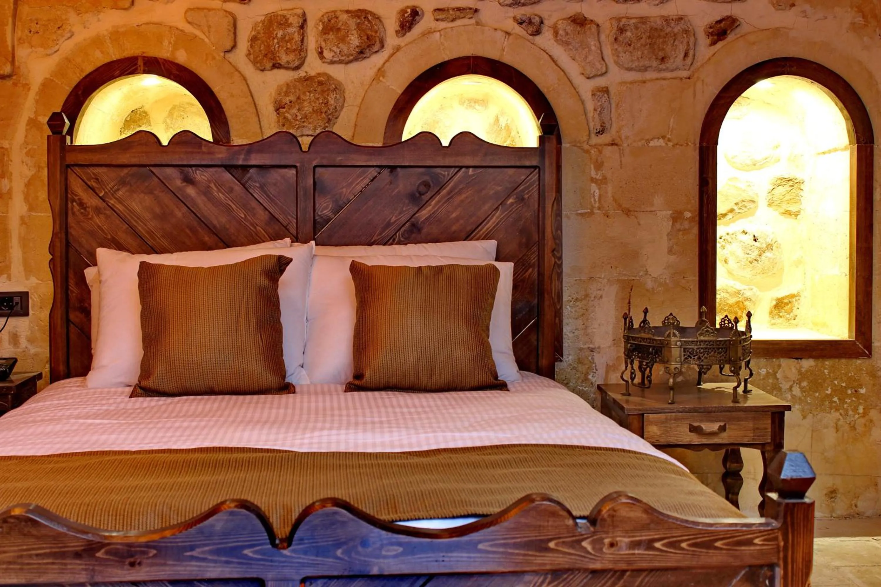 Bed in HH Babil Konağı