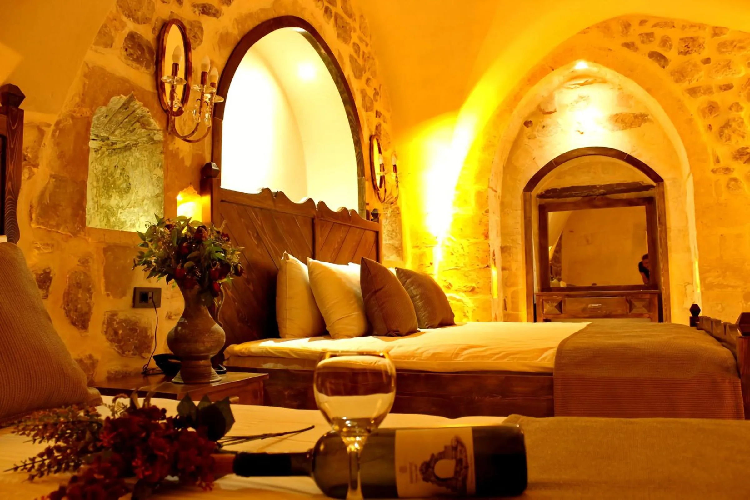 Communal lounge/ TV room, Bed in HH Babil Konağı