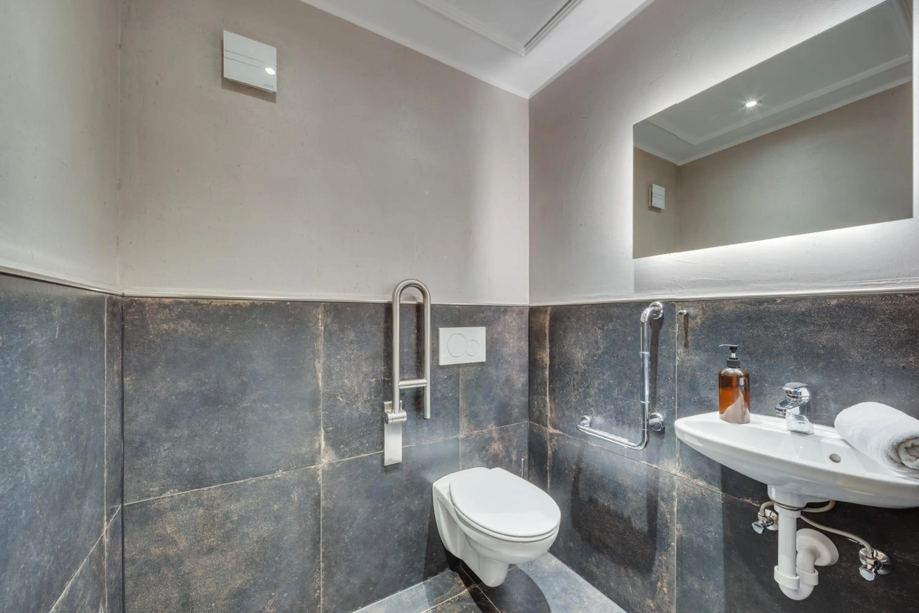 Facility for disabled guests in Apparthotel Talhof, Restaurant, Pool und Spa