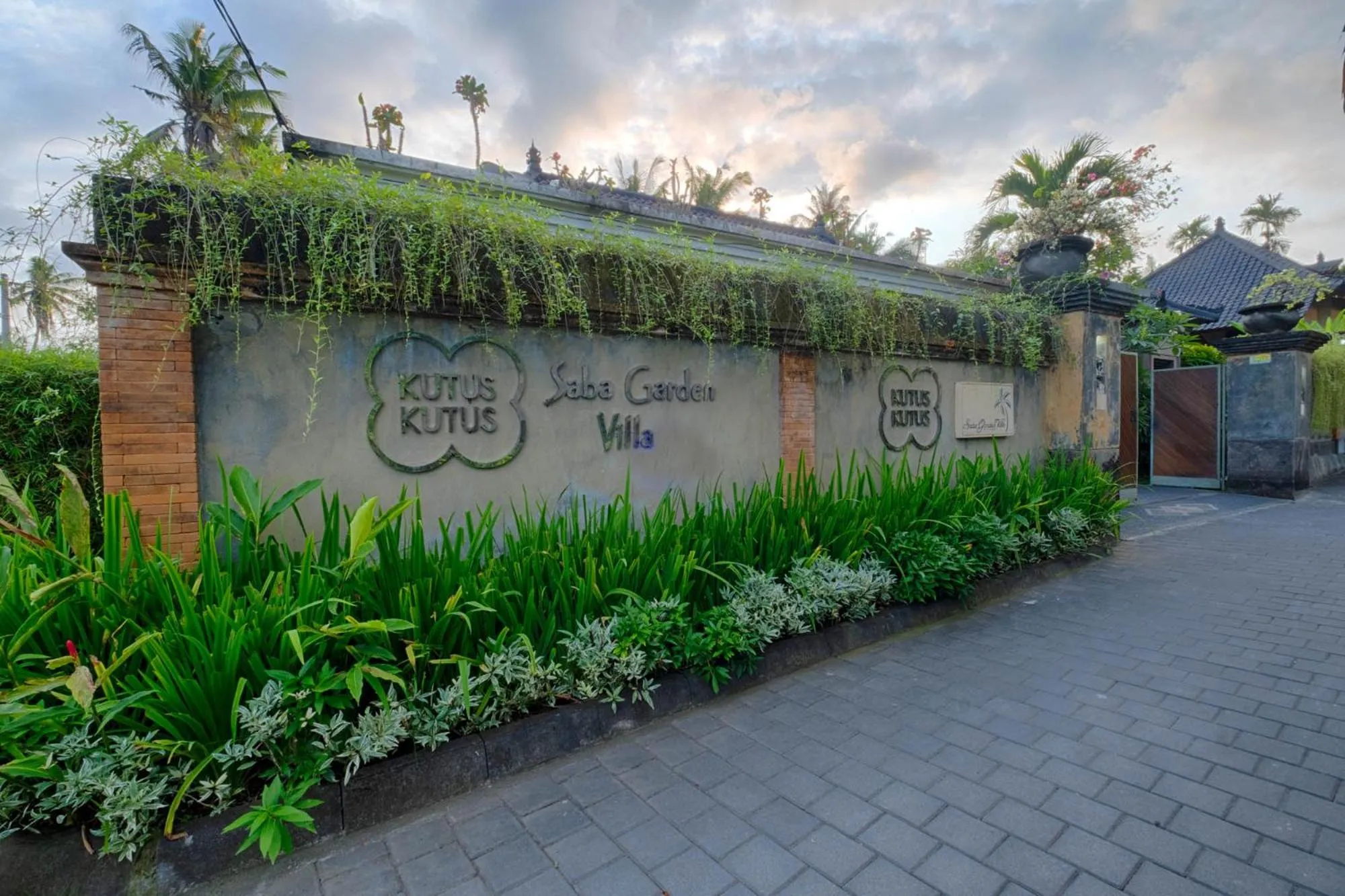 Property building in Kutus Kutus Estuary Saba Beach