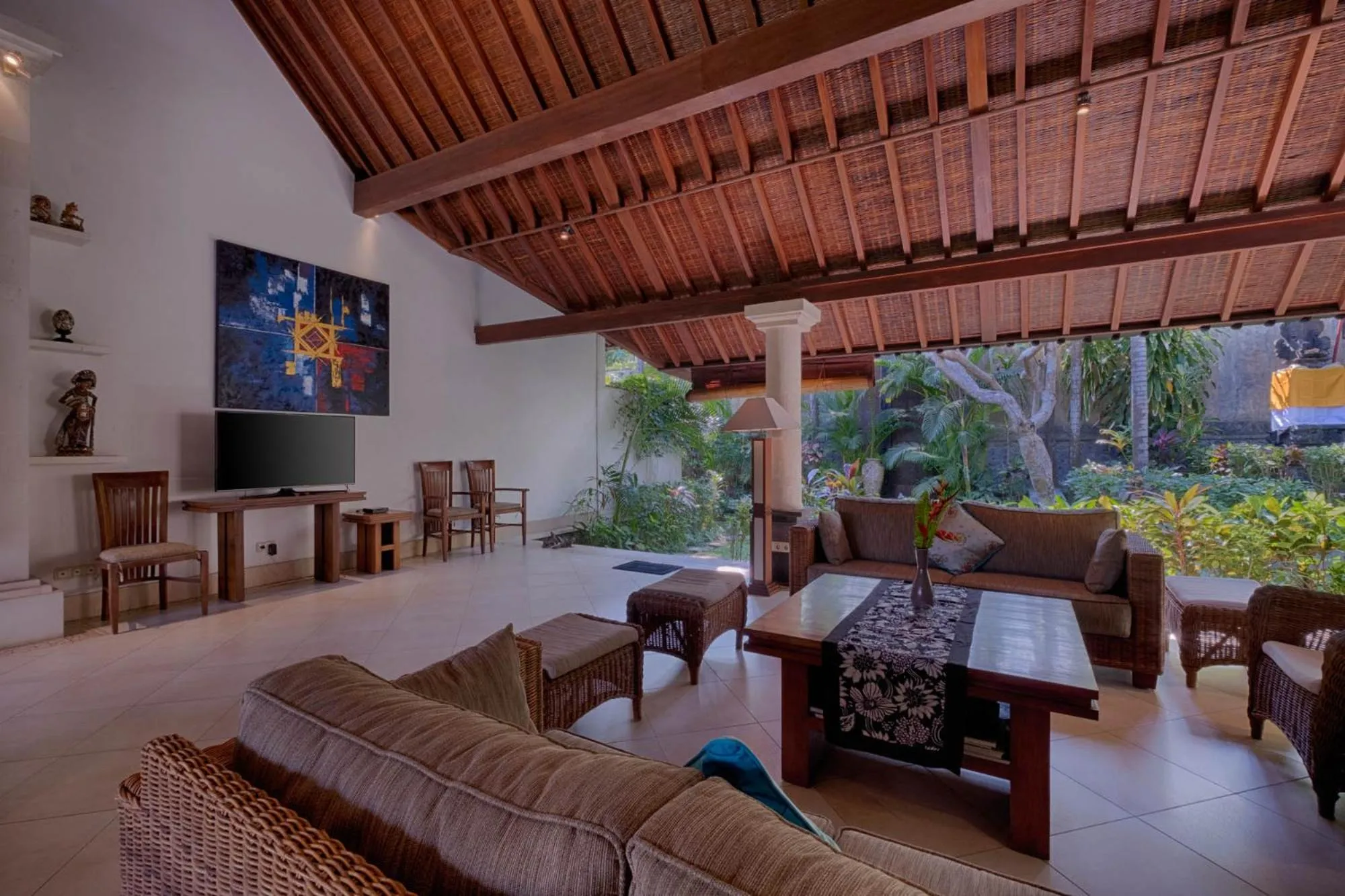 TV and multimedia in Kutus Kutus Estuary Saba Beach