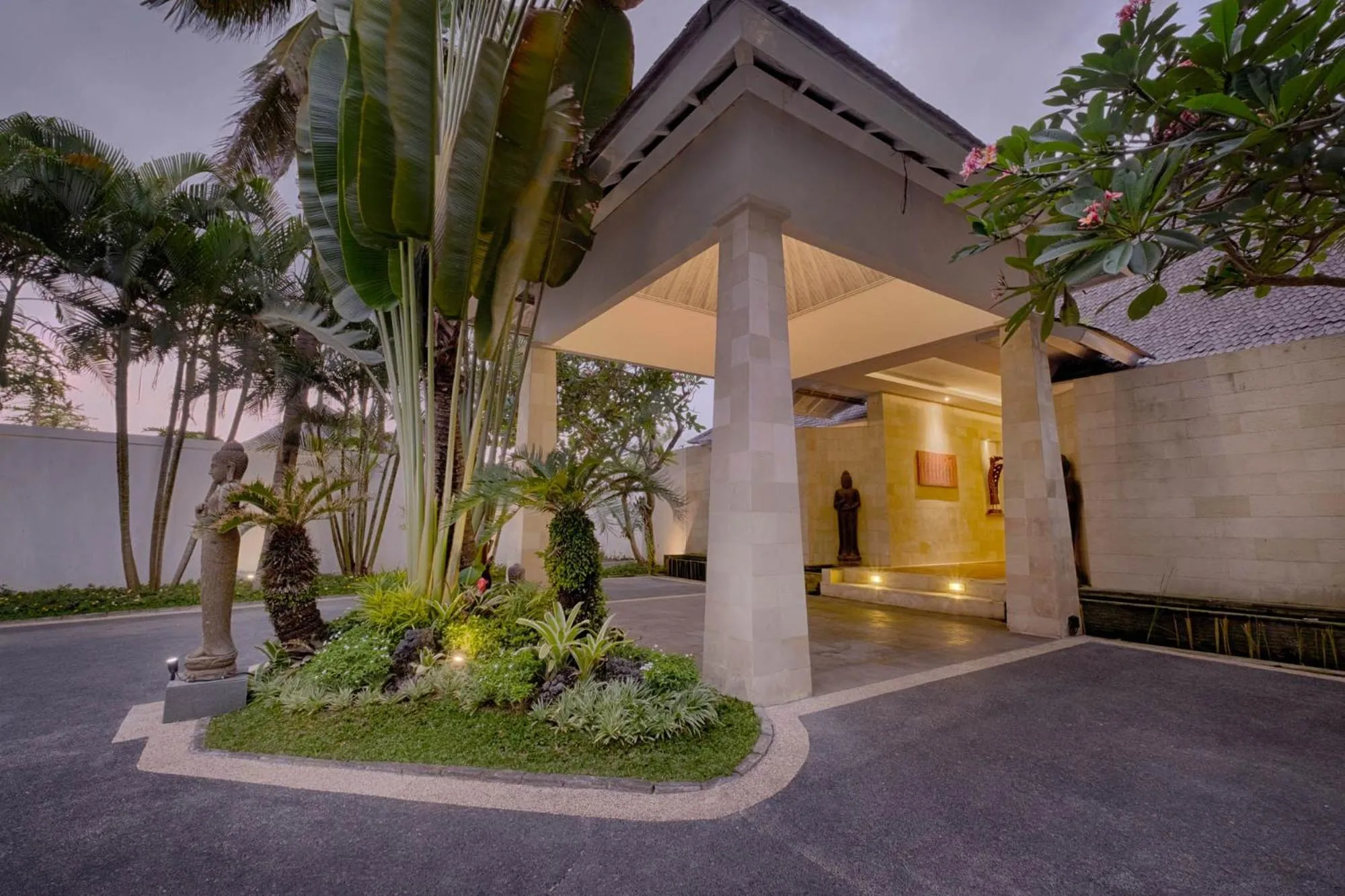 Property building in Kutus Kutus Estuary Saba Beach