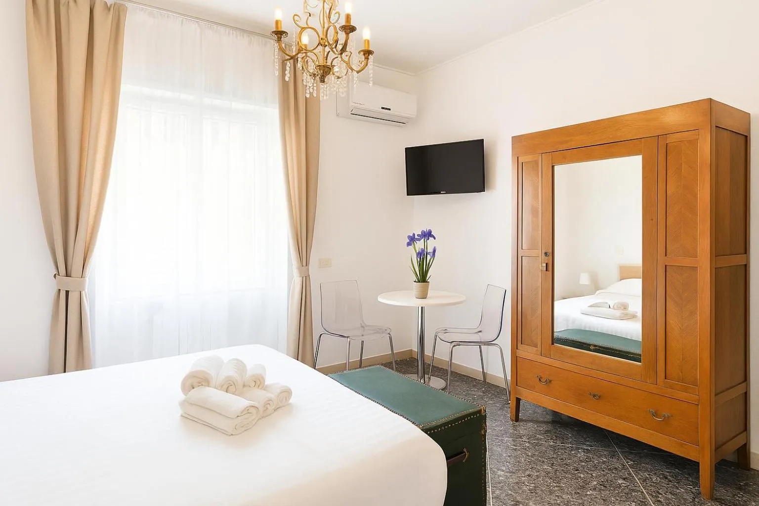 Bed in Roma Talenti Breme B&B