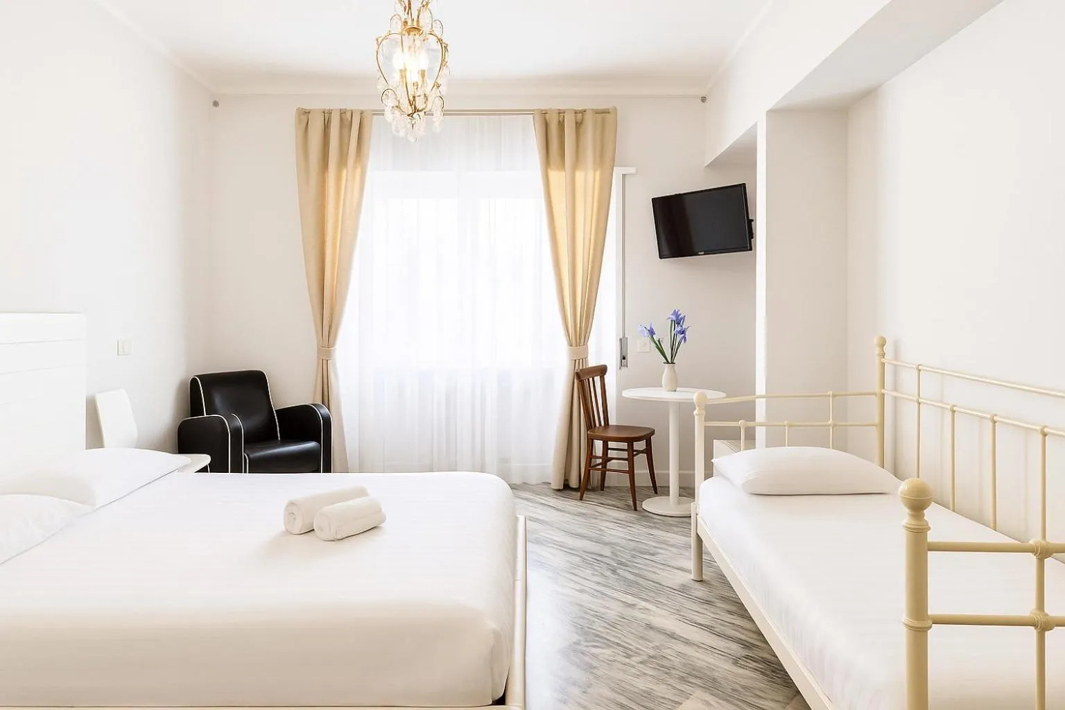 Bed in Roma Talenti Breme B&B