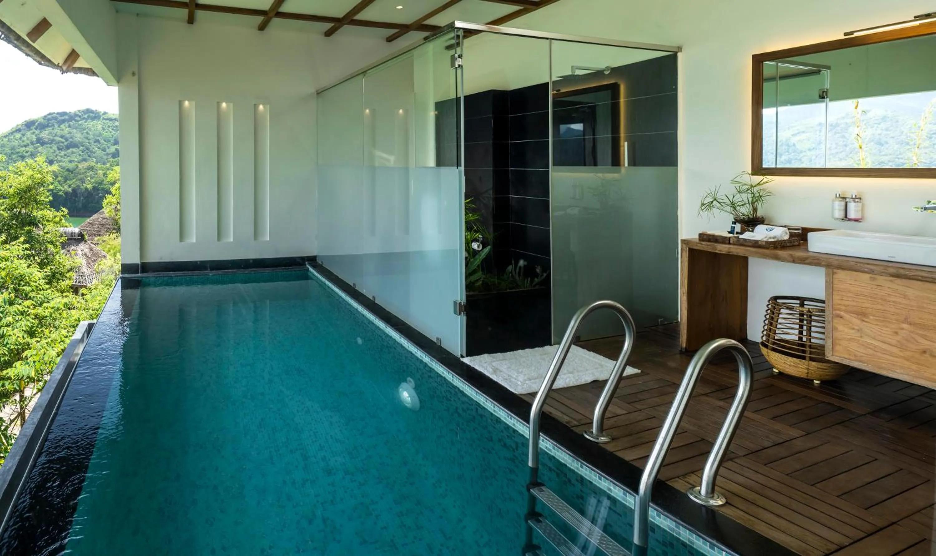 Toilet in MOUNTAIN SHADOWS RESORT Wayanad