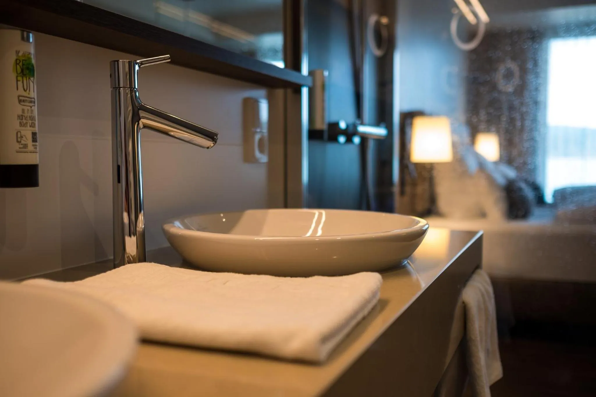 Bathroom, Bed in Rebhan's Business und Wellness Hotel