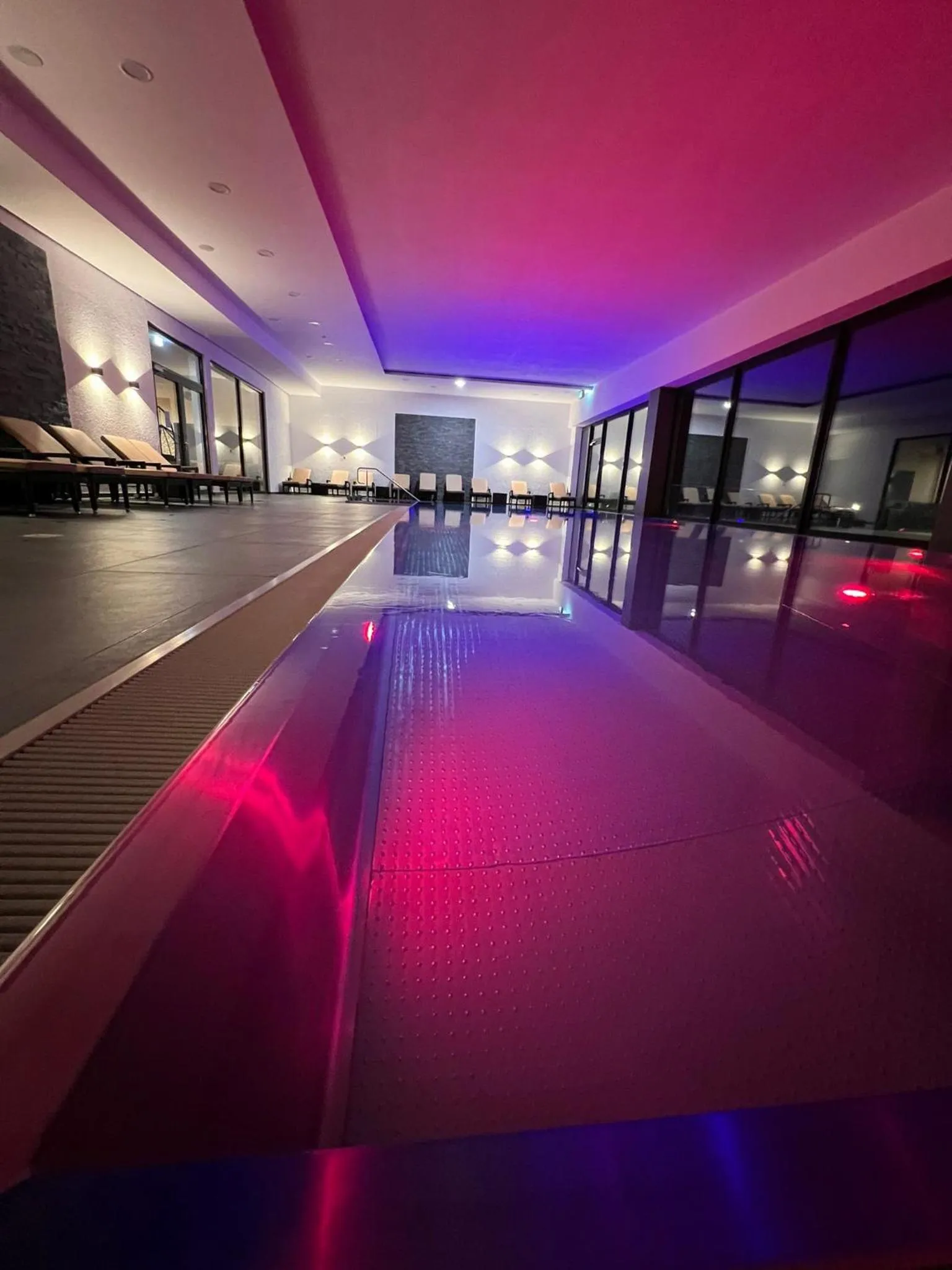 Swimming pool in Rebhan's Business und Wellness Hotel