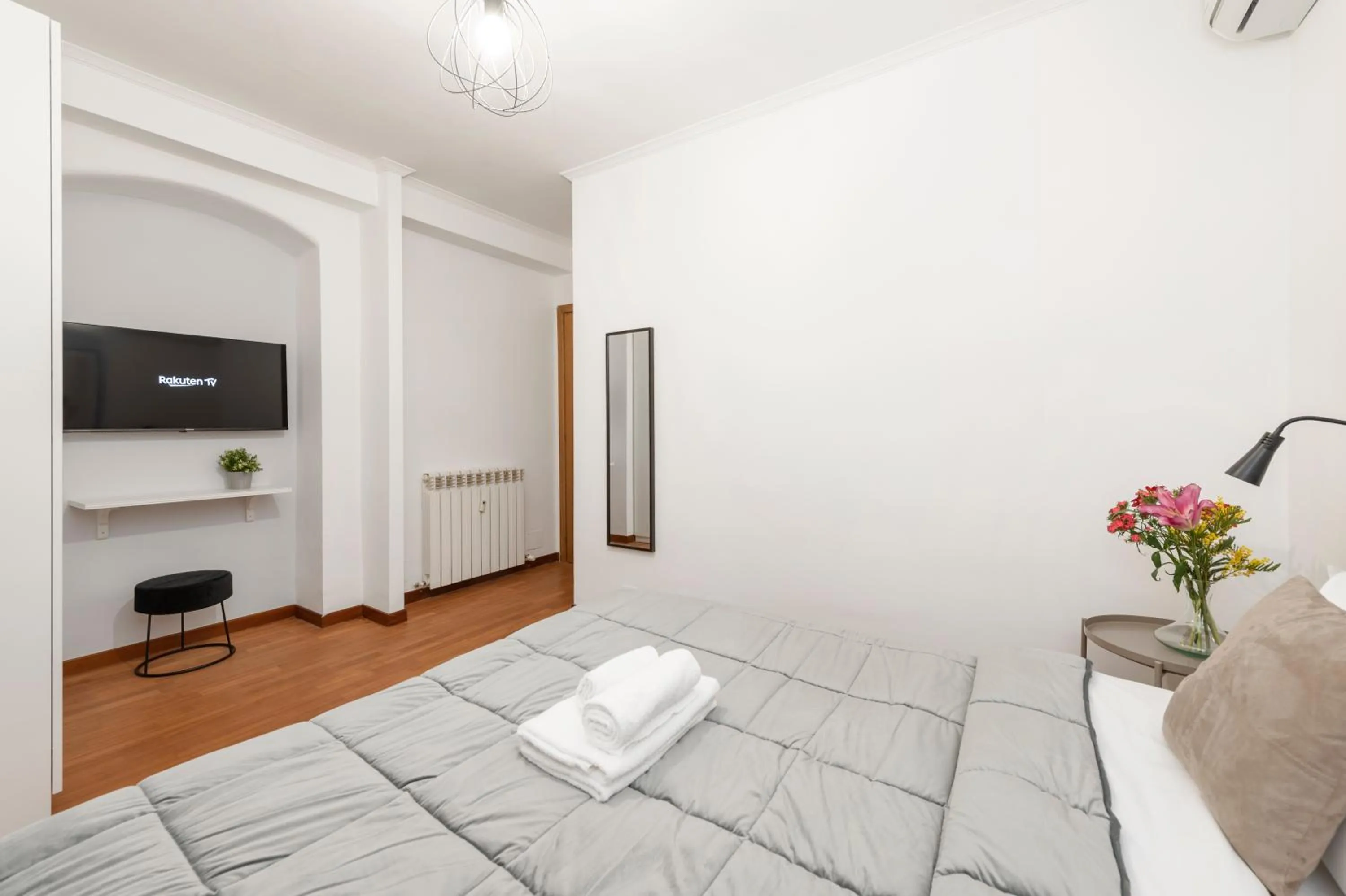 Bedroom, Bed in White Rooms Colosseo