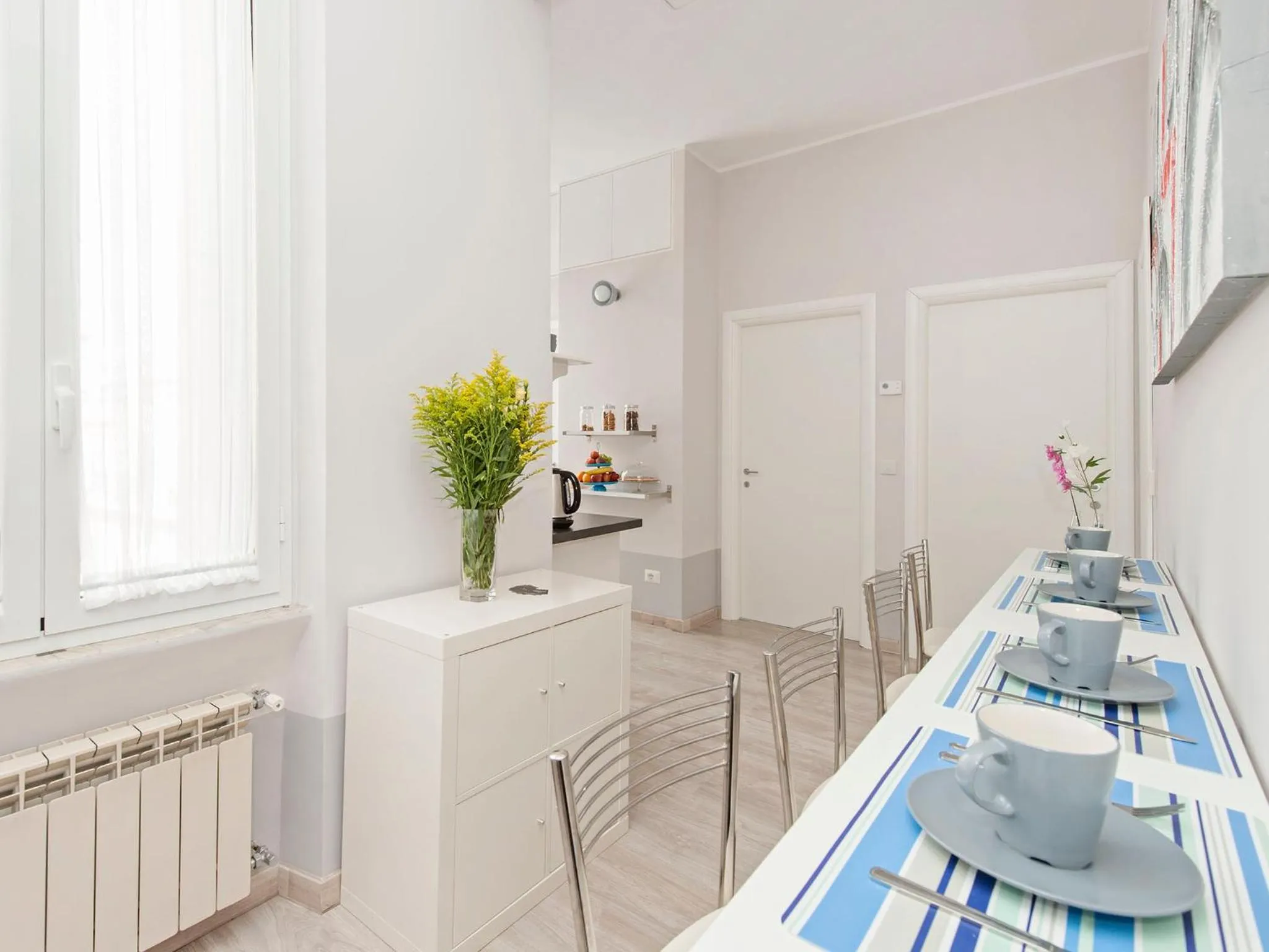 Restaurant/places to eat in White Rooms Colosseo