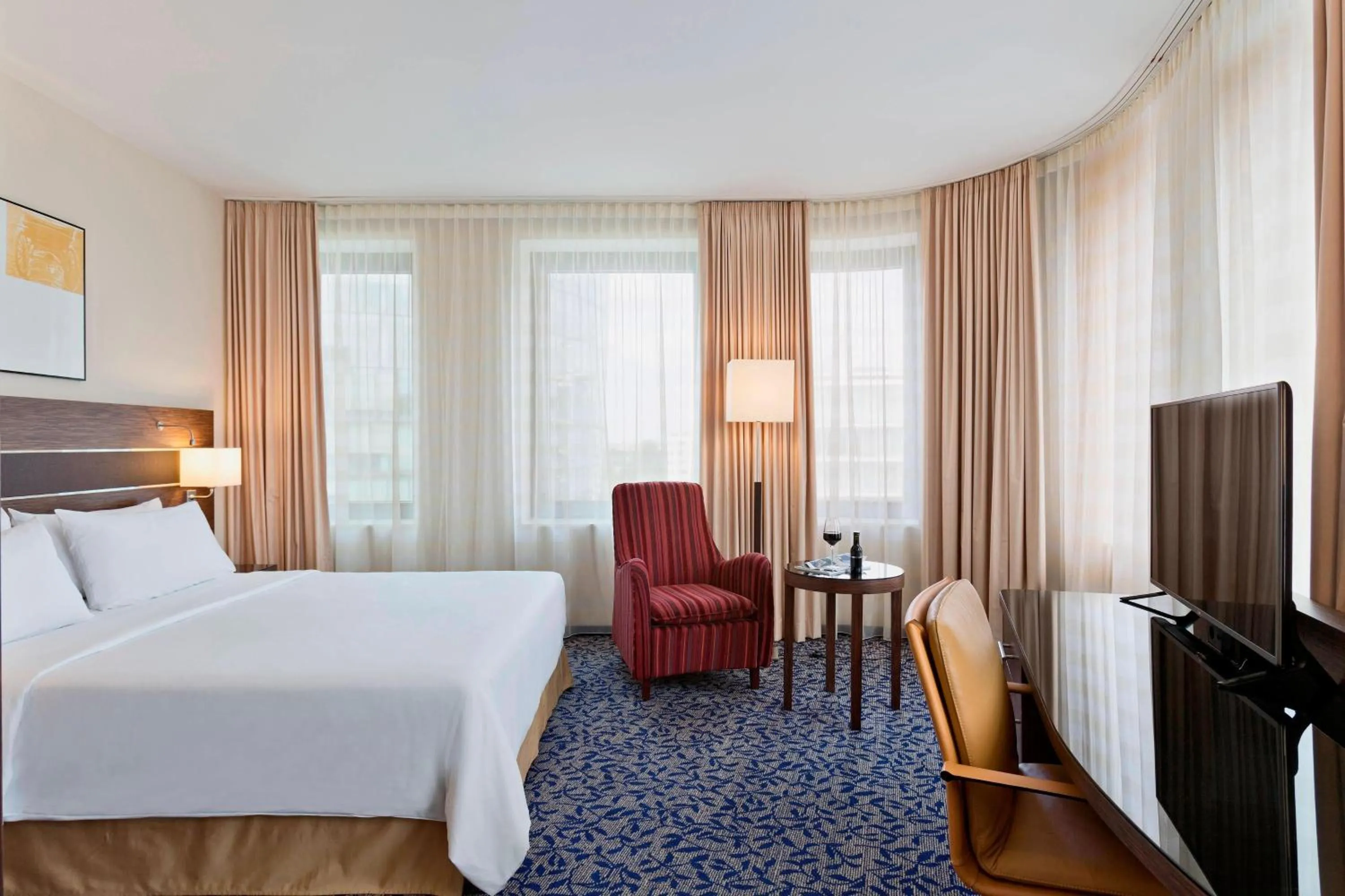 Photo of the whole room, Bed in Courtyard by Marriott Vienna Prater/Messe