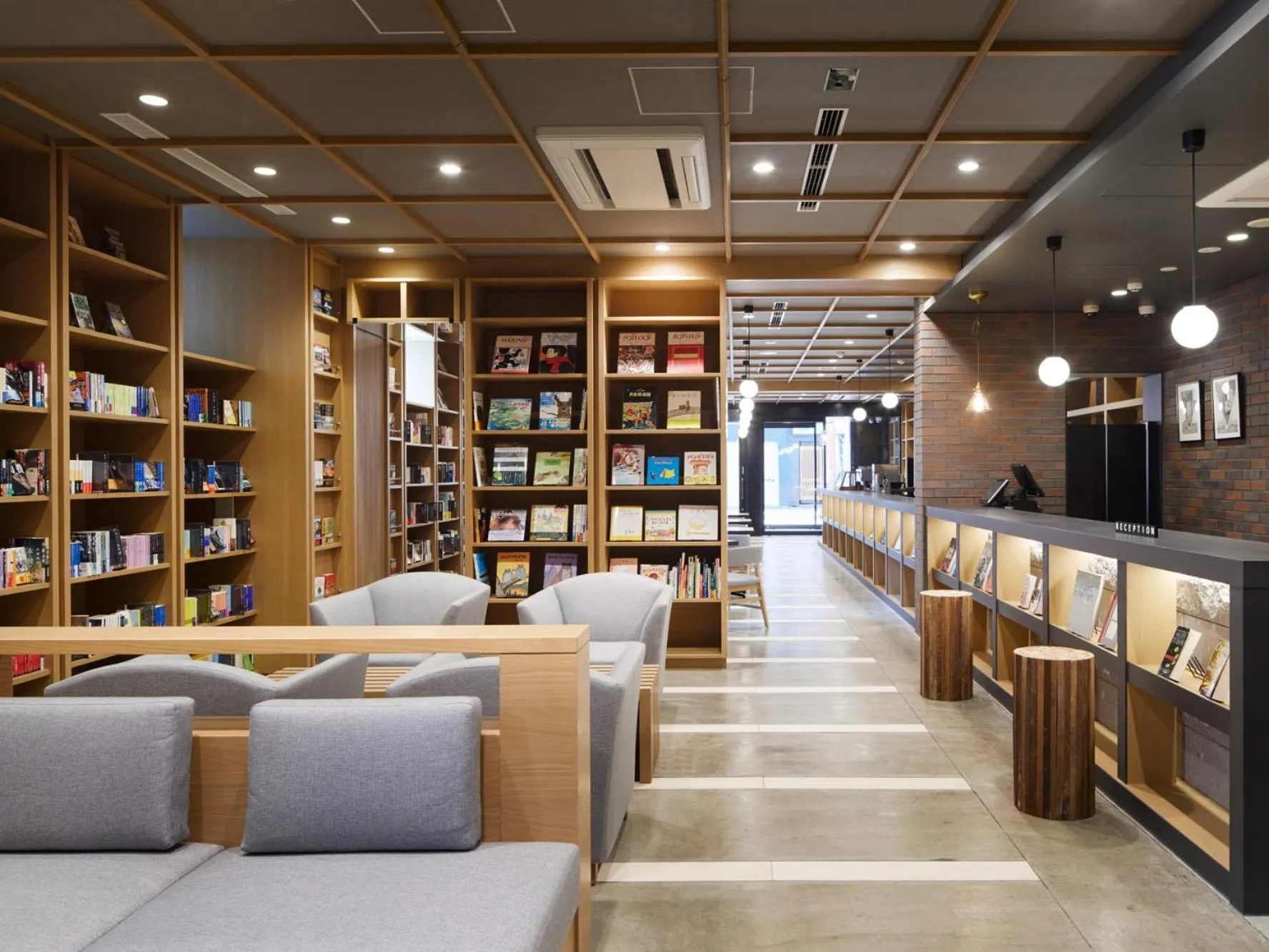 Lobby or reception in LAMP LIGHT BOOKS HOTEL sapporo