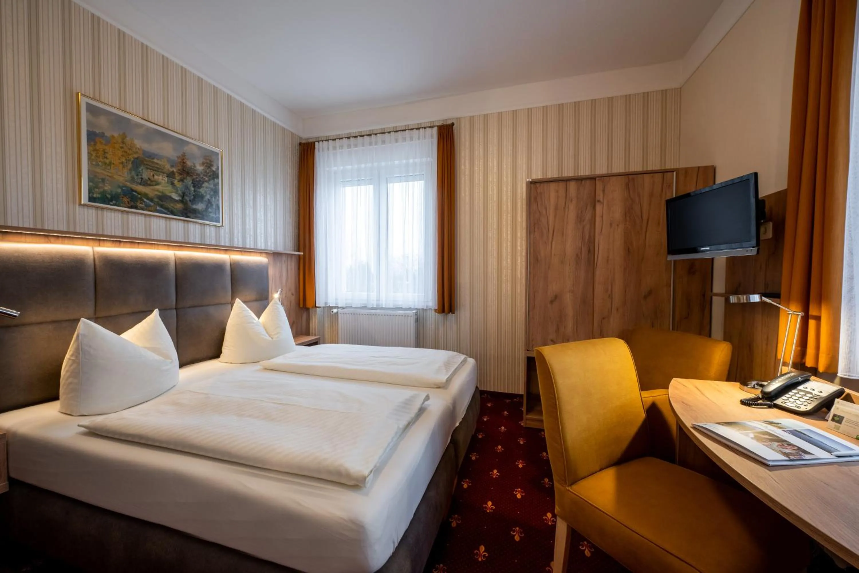 TV and multimedia, Bed in Flair Hotel Villa Ilske