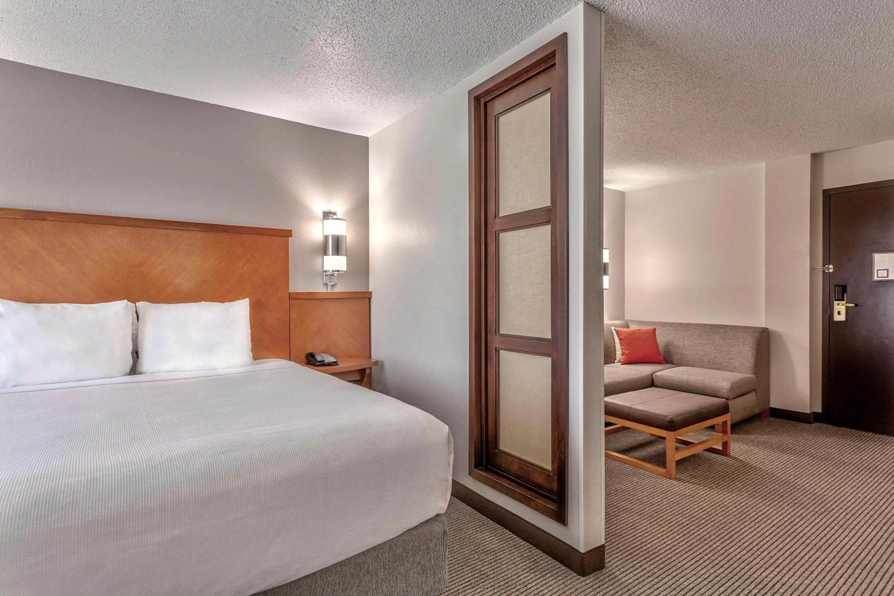 Bedroom, Bed in Hyatt Place Kansas City/Overland Park/Convention Center