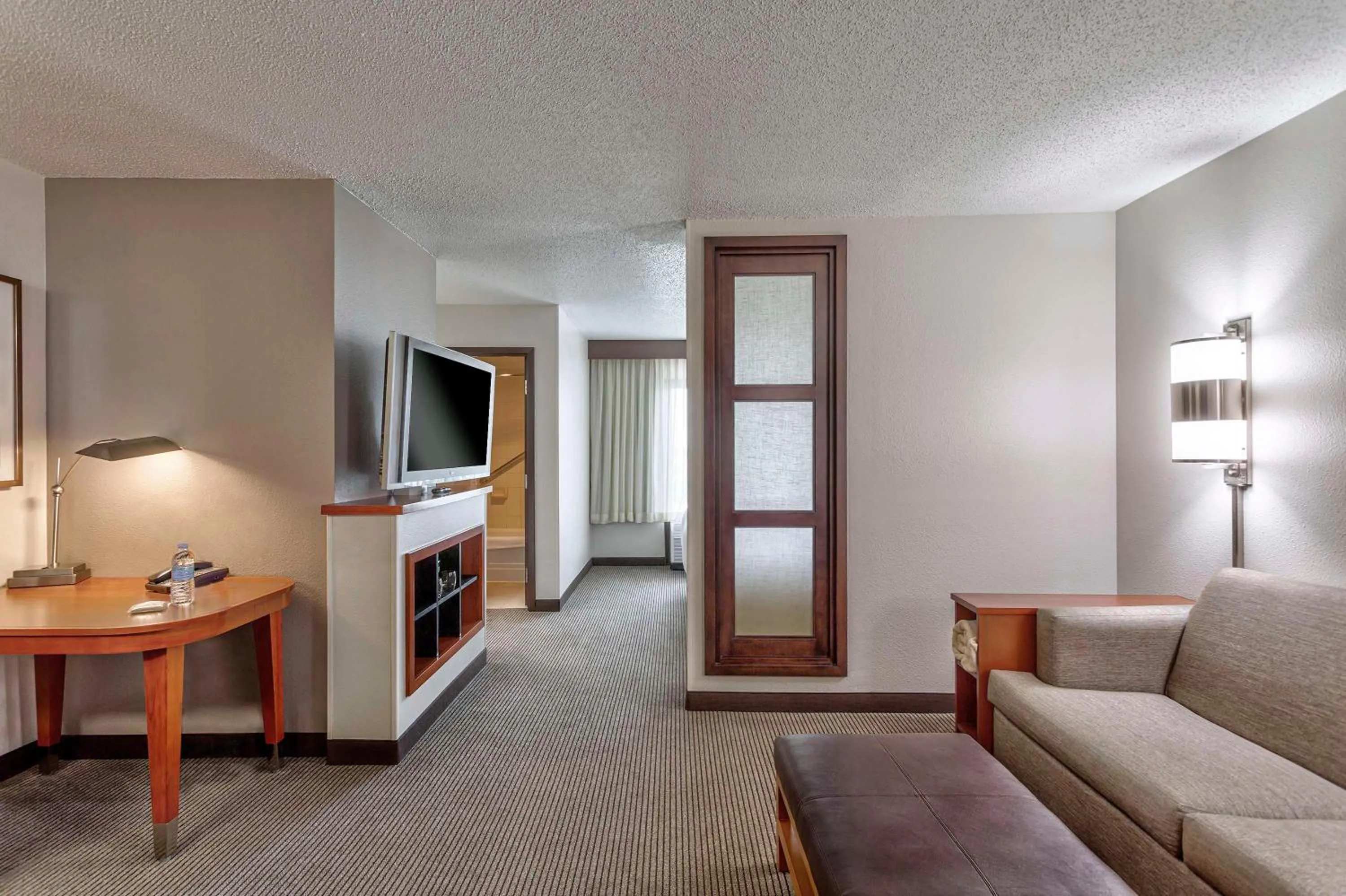 Bedroom in Hyatt Place Kansas City/Overland Park/Convention Center
