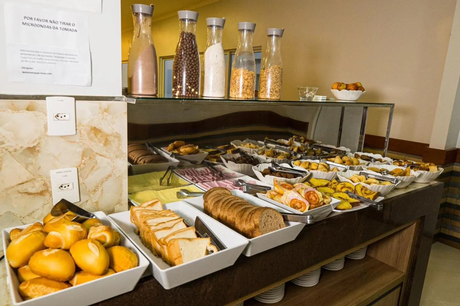 Food and drinks in Hotel Uipi