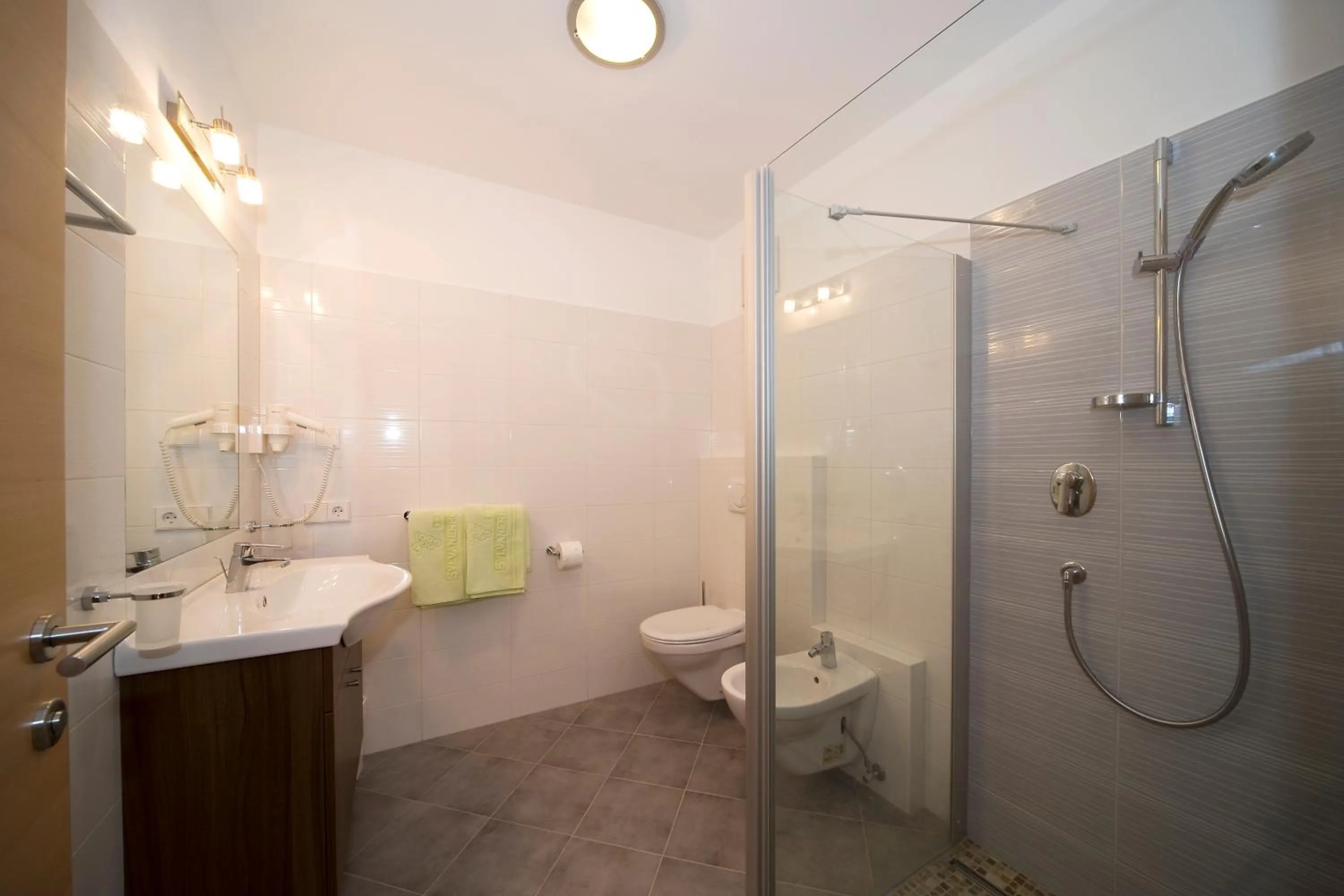 Shower in Residence Bar Pizzeria Sylvanerhof