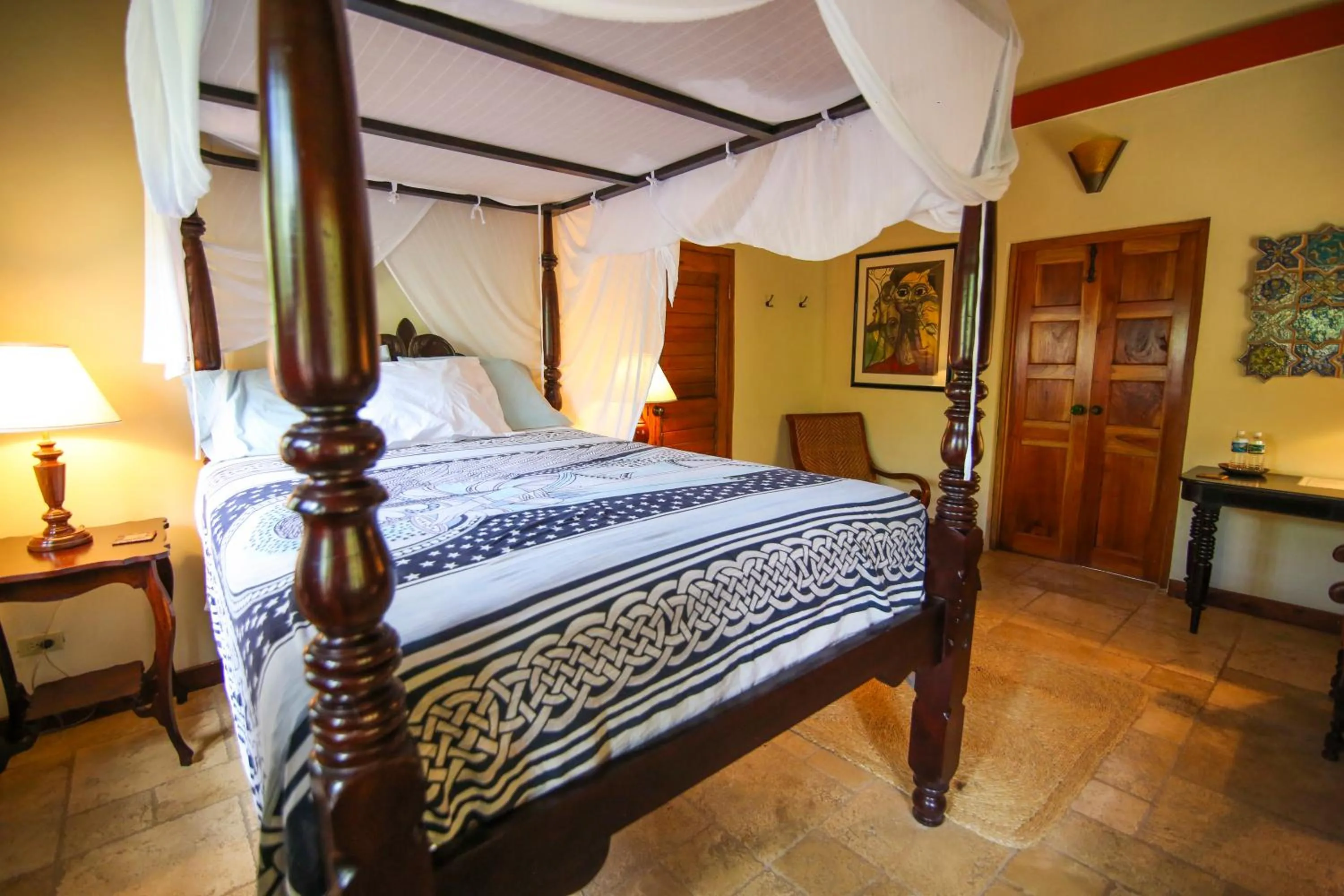 Photo of the whole room, Bed in Tingalaya's Retreat