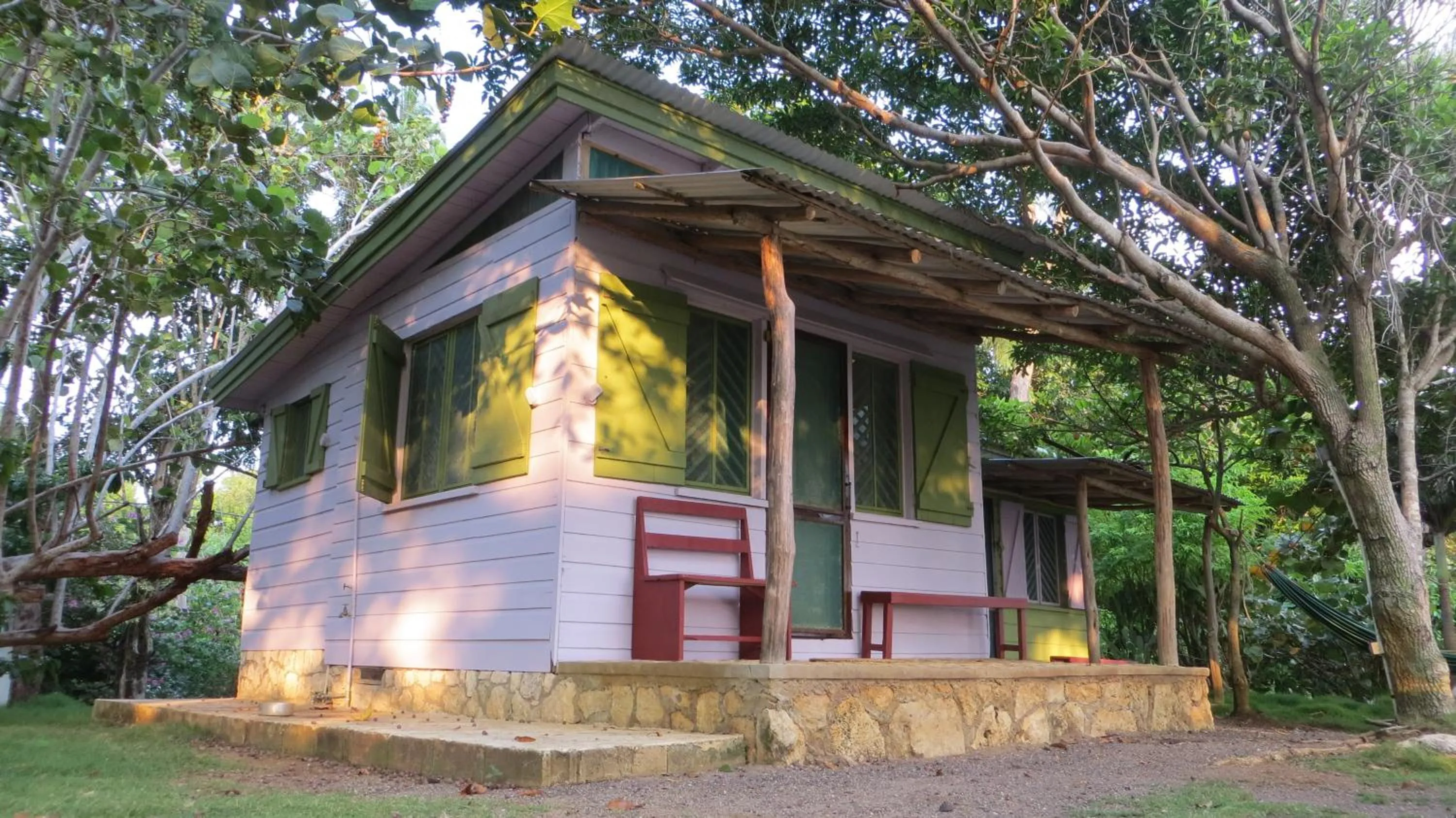 Photo of the whole room in Tingalaya's Retreat