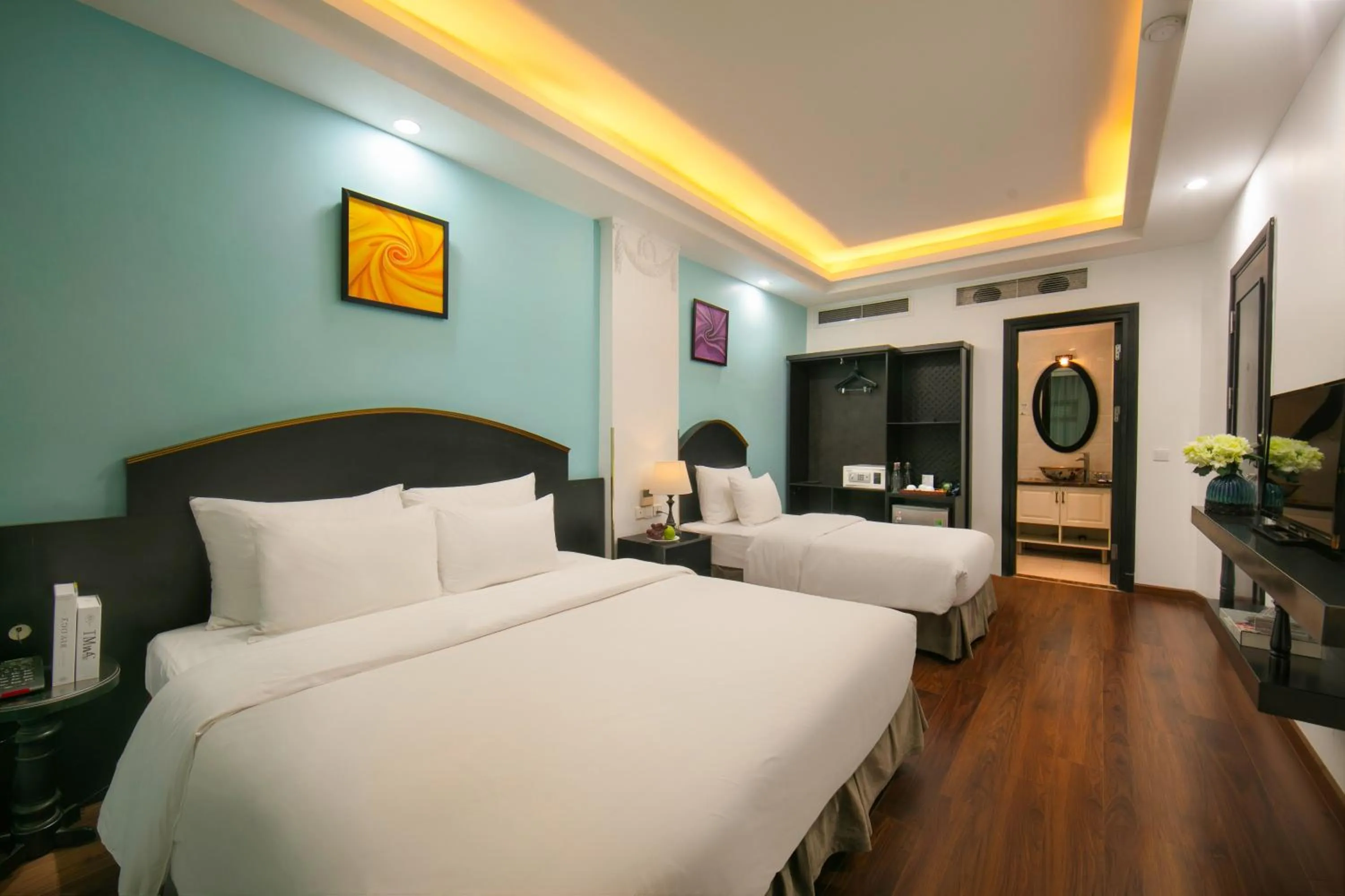 Living room, Bed in Hanoi Harmonia Hotel & Spa