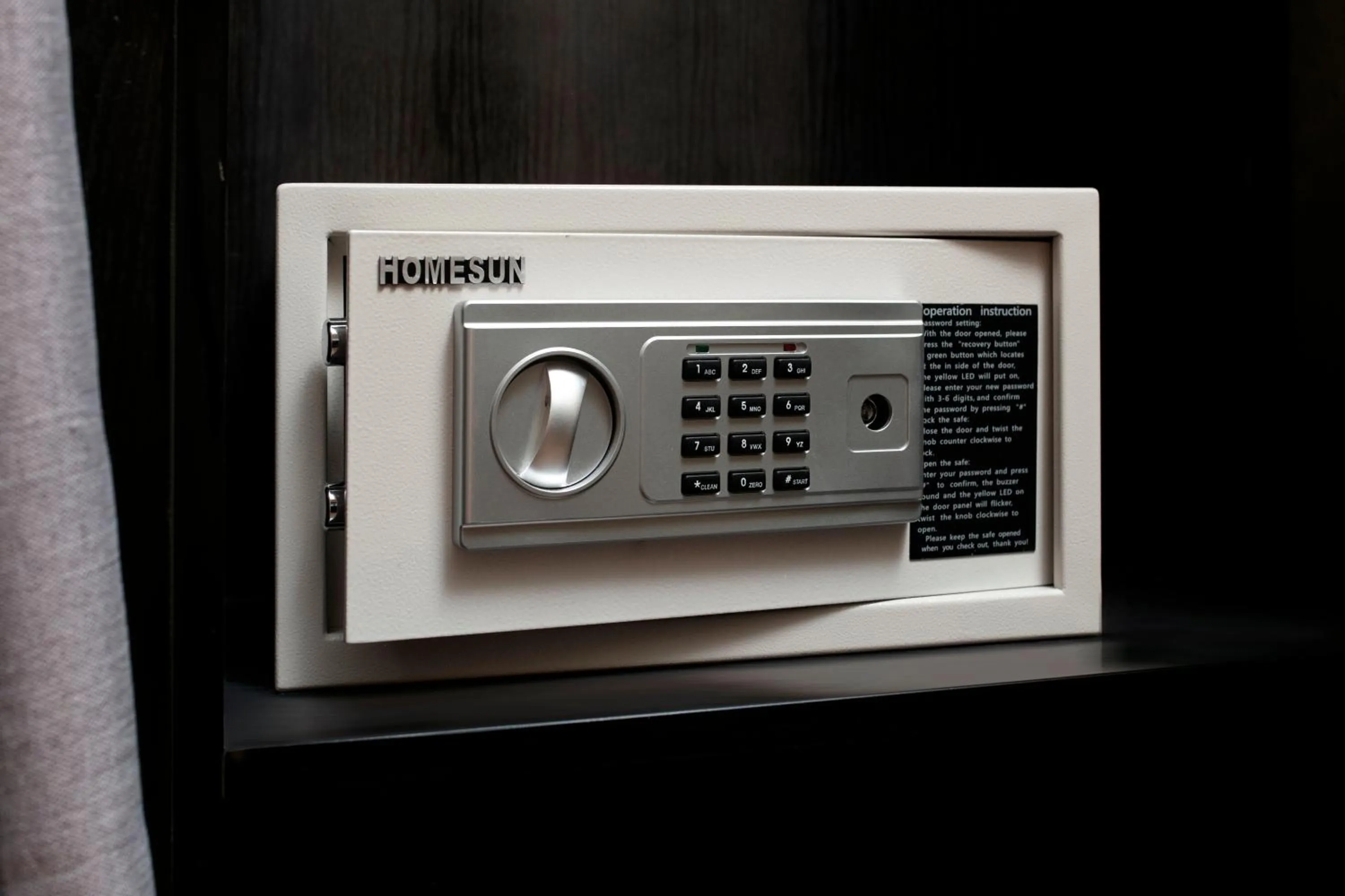 safe in Kén Hotel by Connek