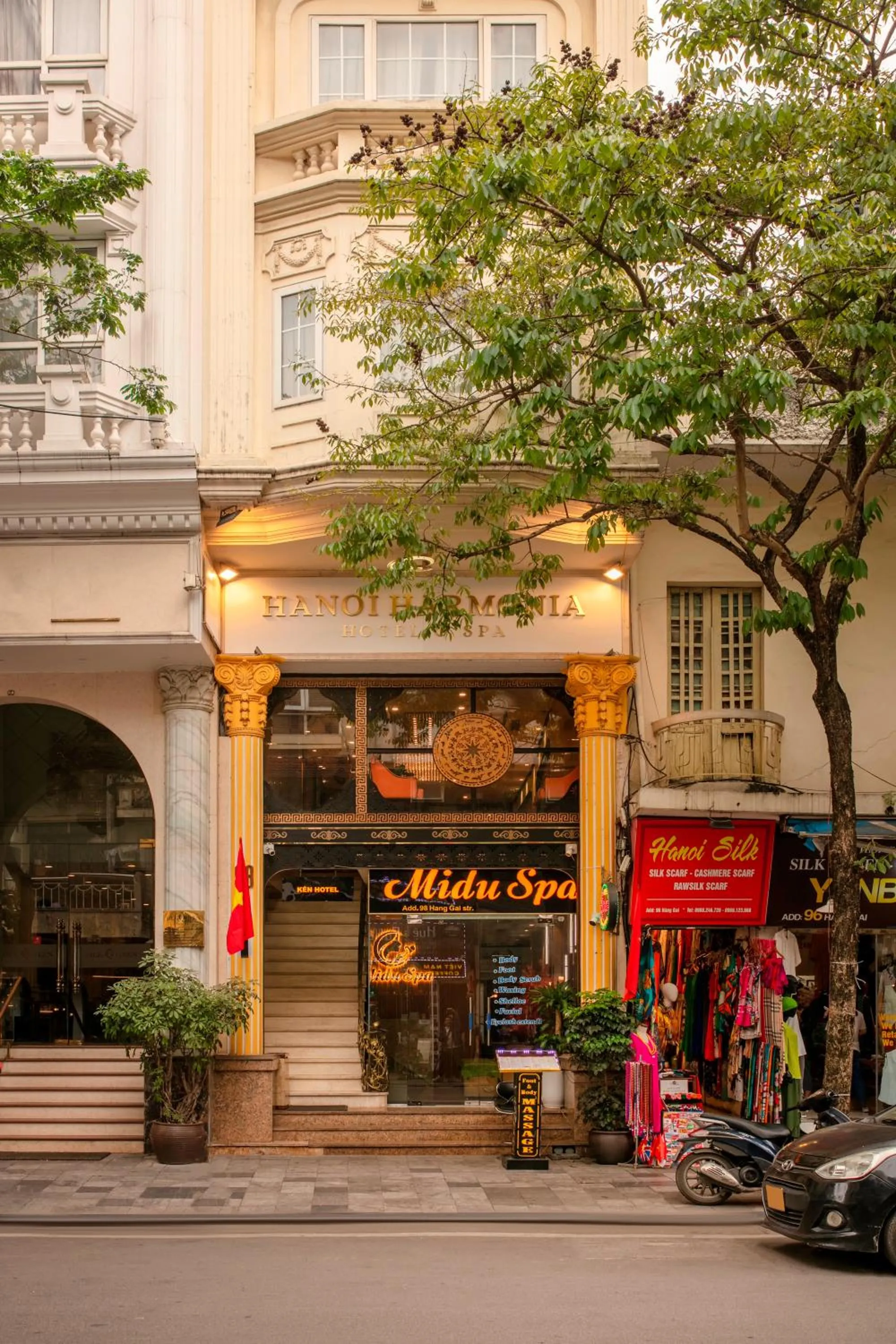 Property building in Kén Hotel by Connek