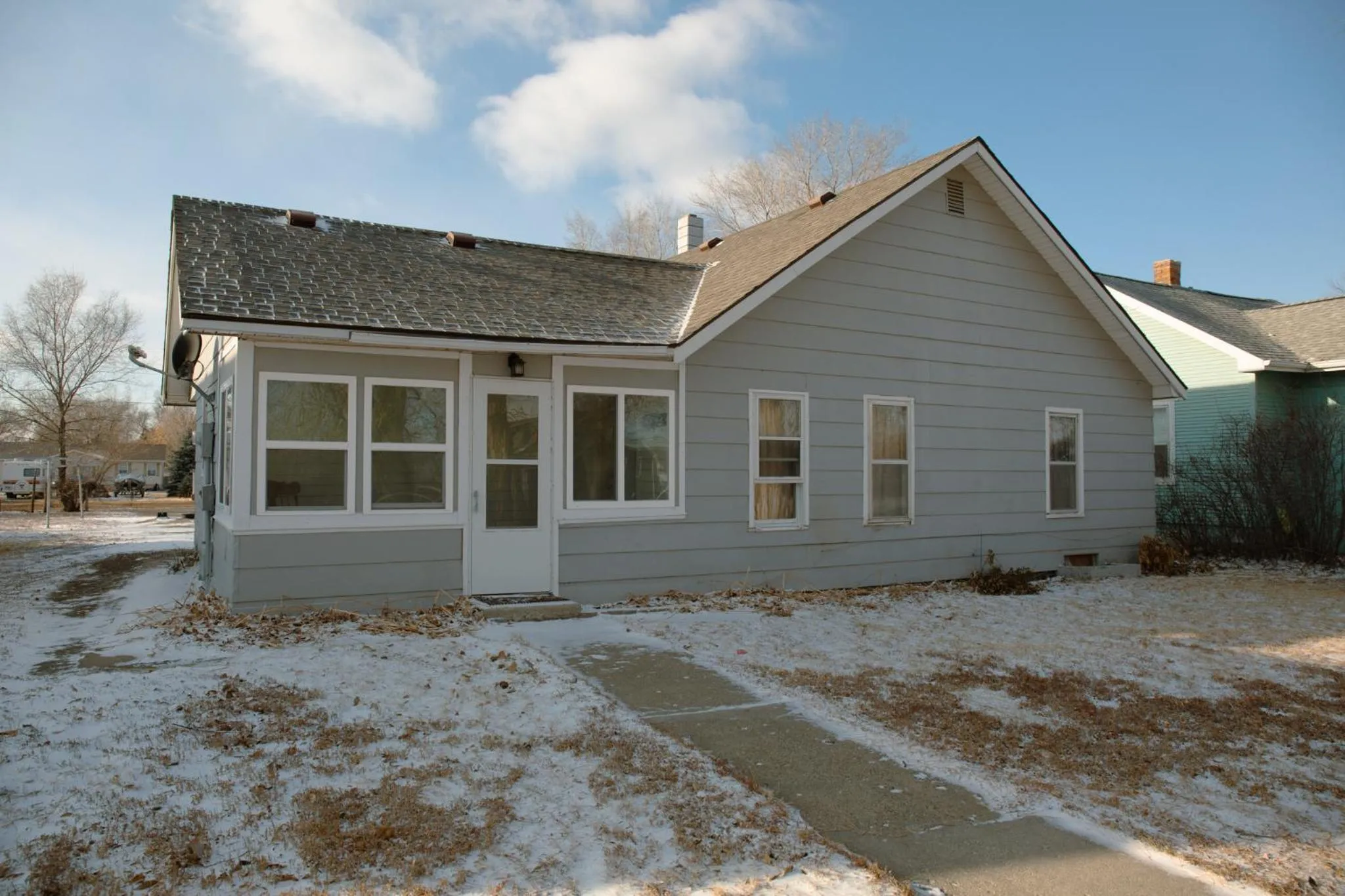 Property building in East Side Motel & Cabins