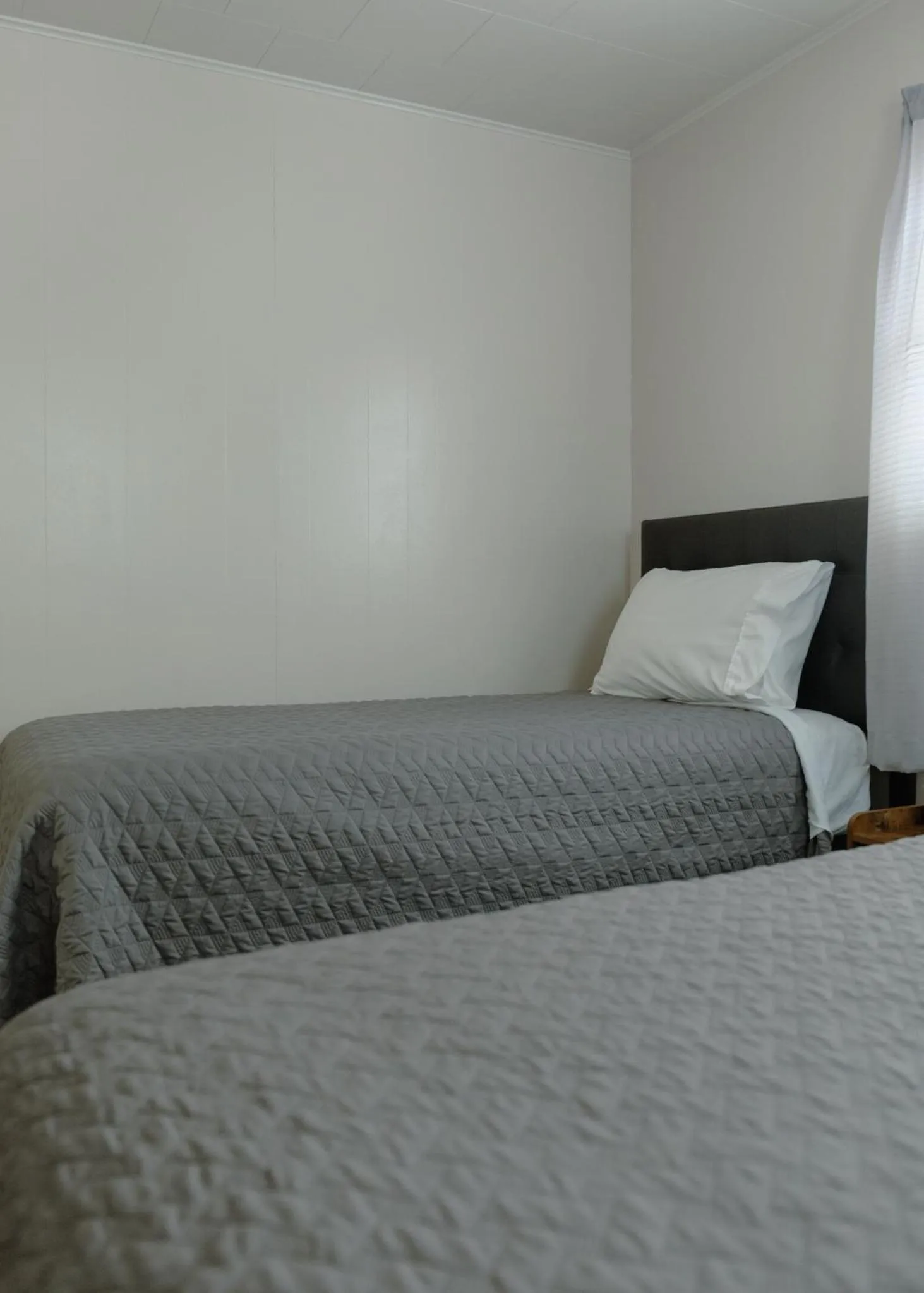 Bed in East Side Motel & Cabins