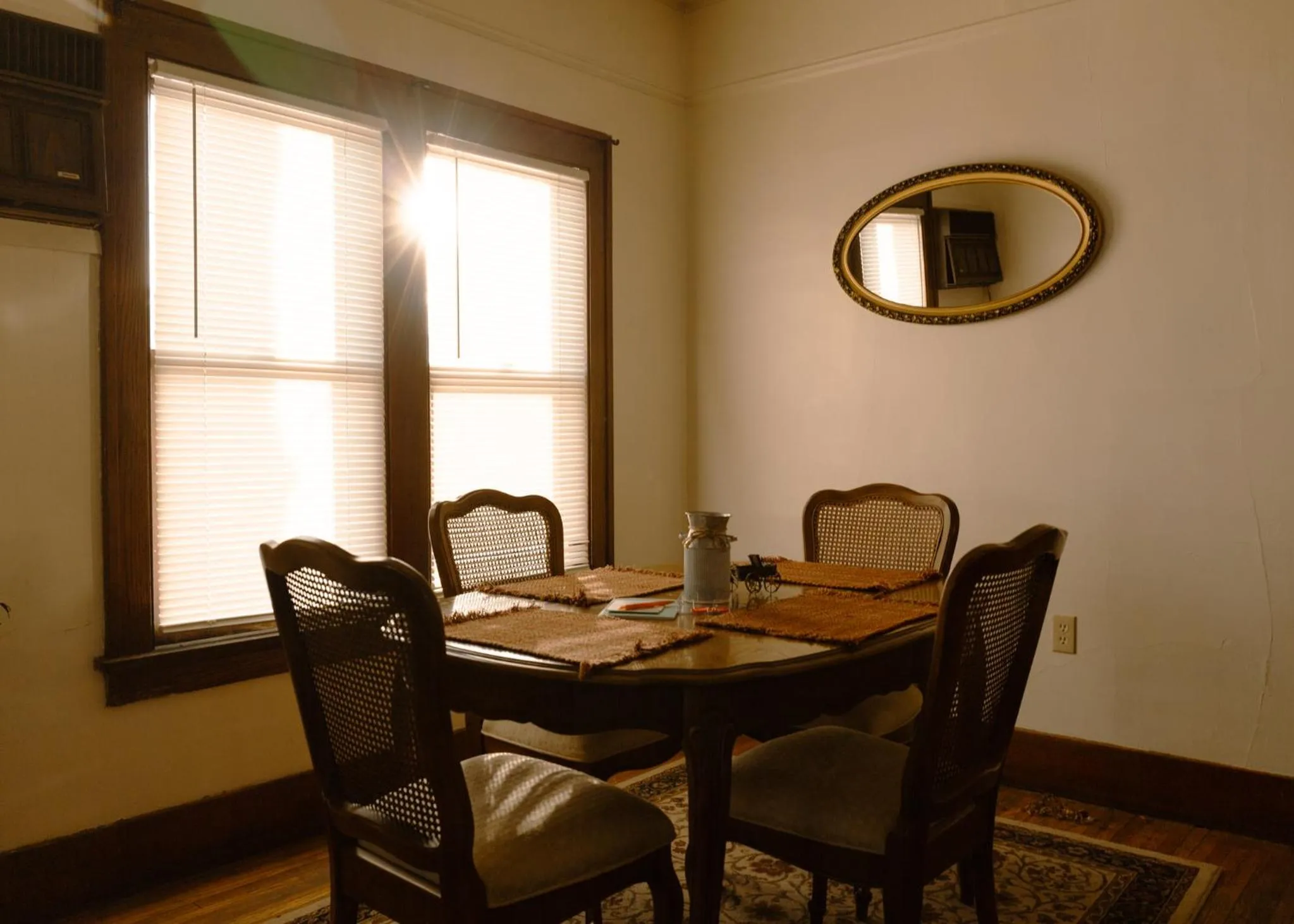 Dining area in East Side Motel & Cabins