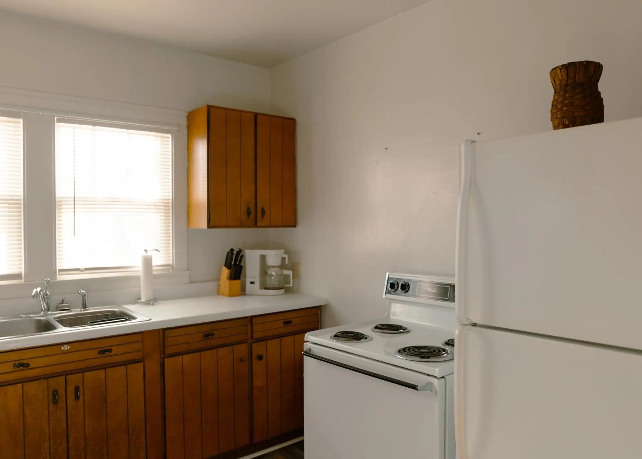 Coffee/tea facilities in East Side Motel & Cabins
