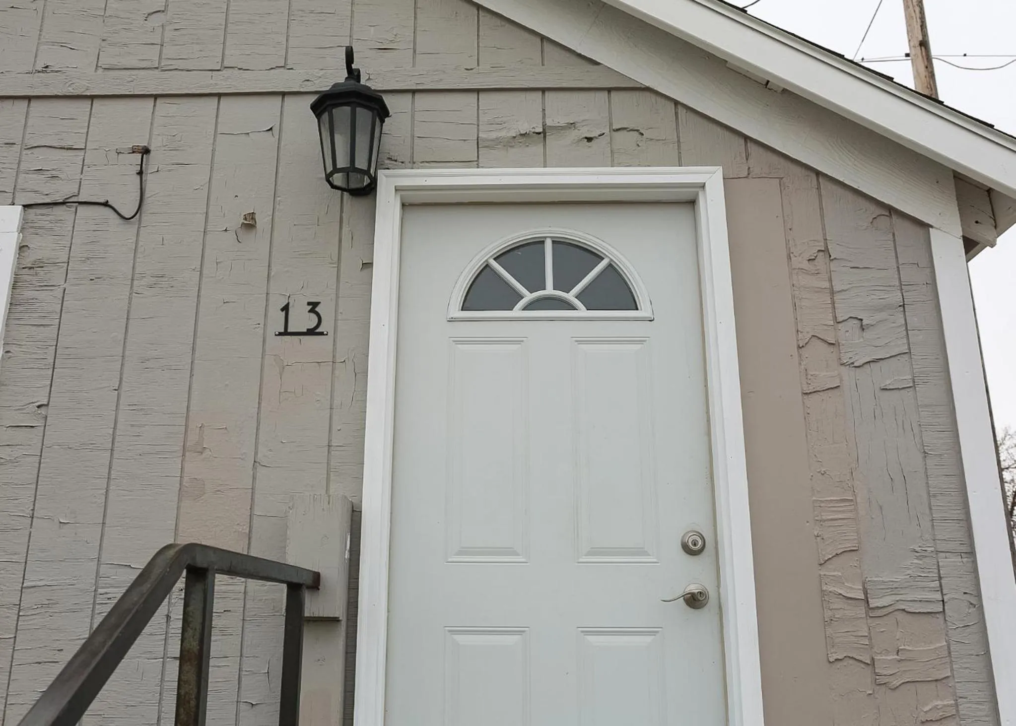 Property building in East Side Motel & Cabins