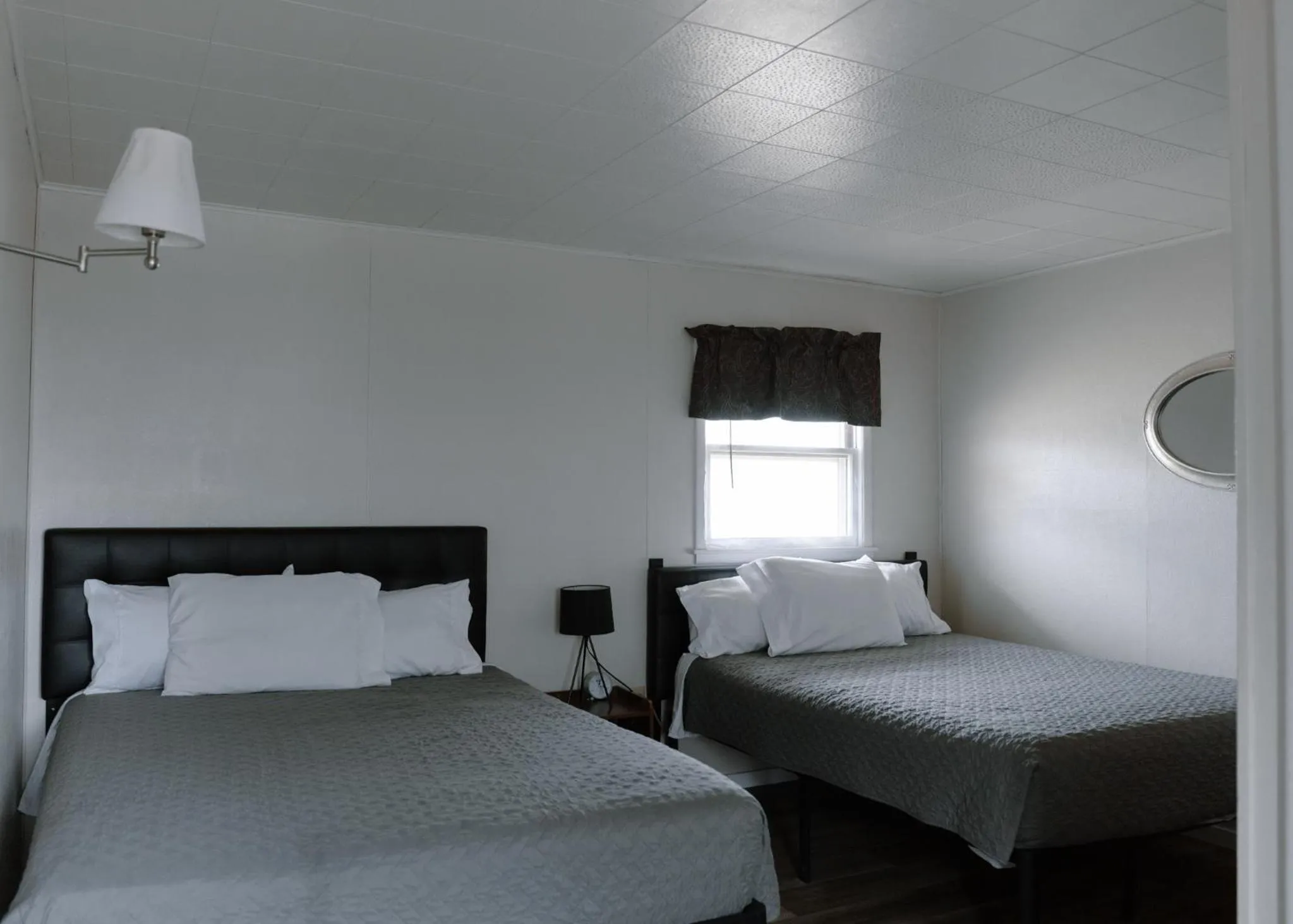 Bed in East Side Motel & Cabins