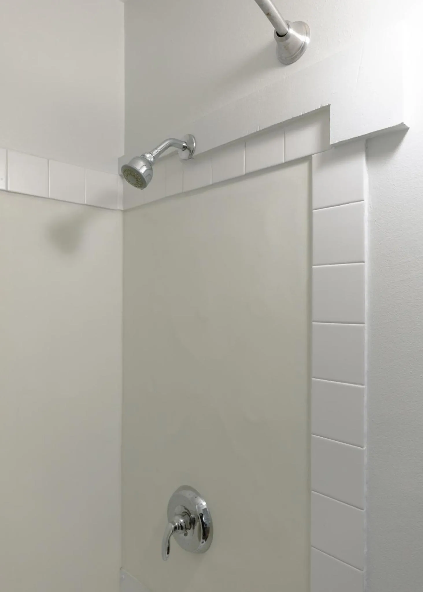 Shower in East Side Motel & Cabins