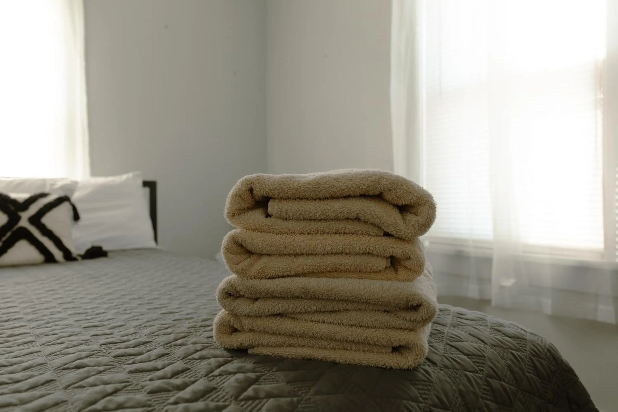 Bed in East Side Motel & Cabins