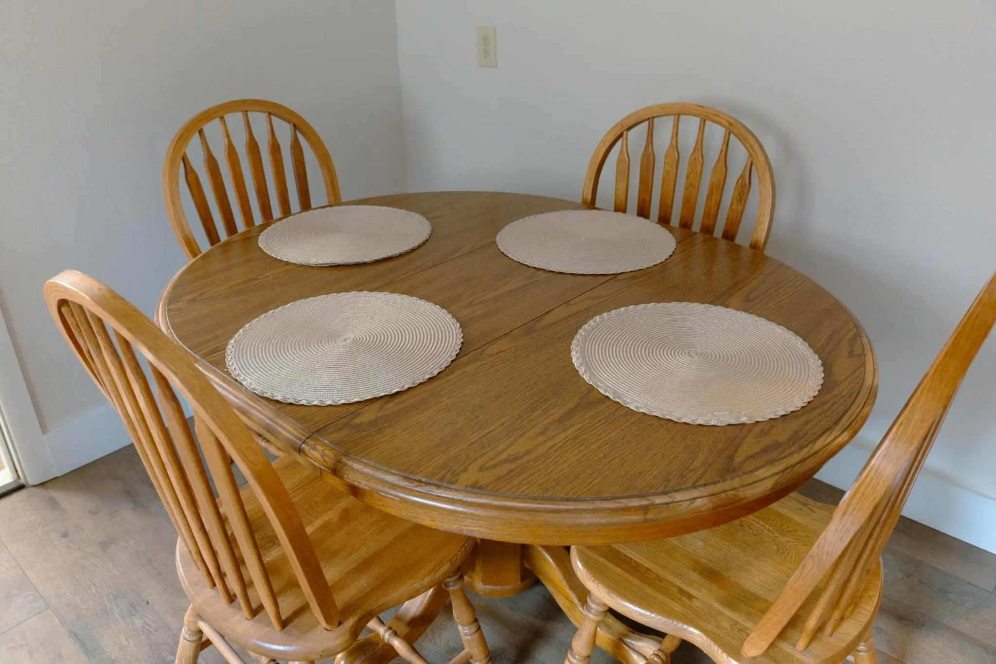Dining area in East Side Motel & Cabins