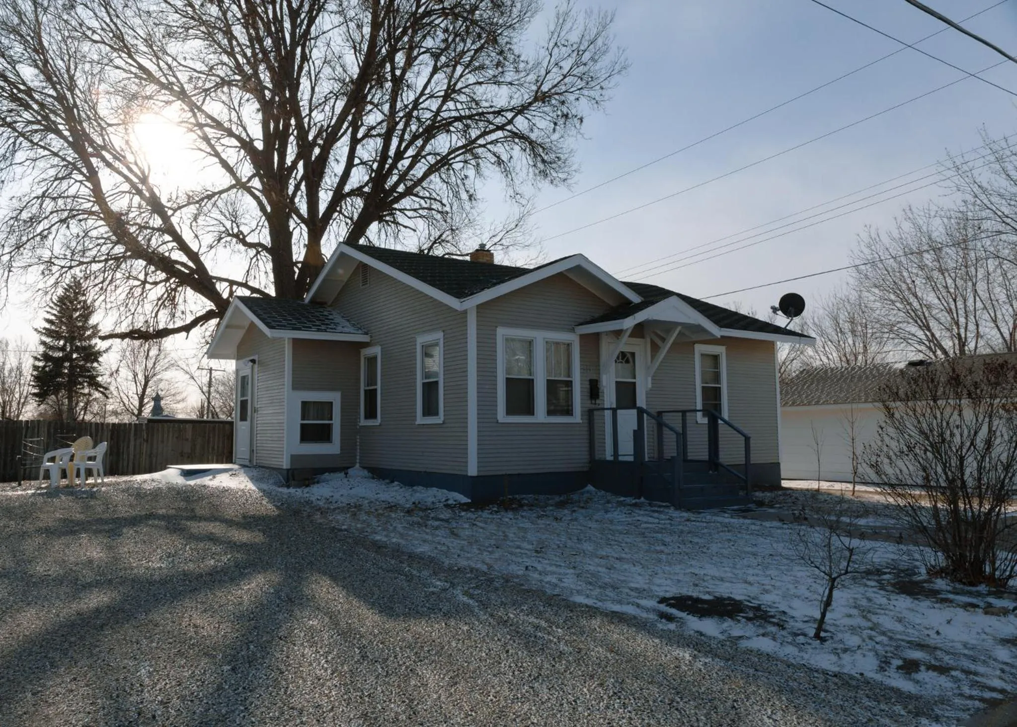 Property building in East Side Motel & Cabins