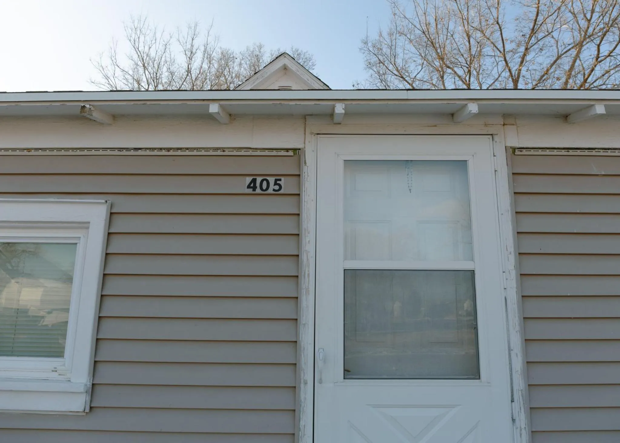 Property building in East Side Motel & Cabins