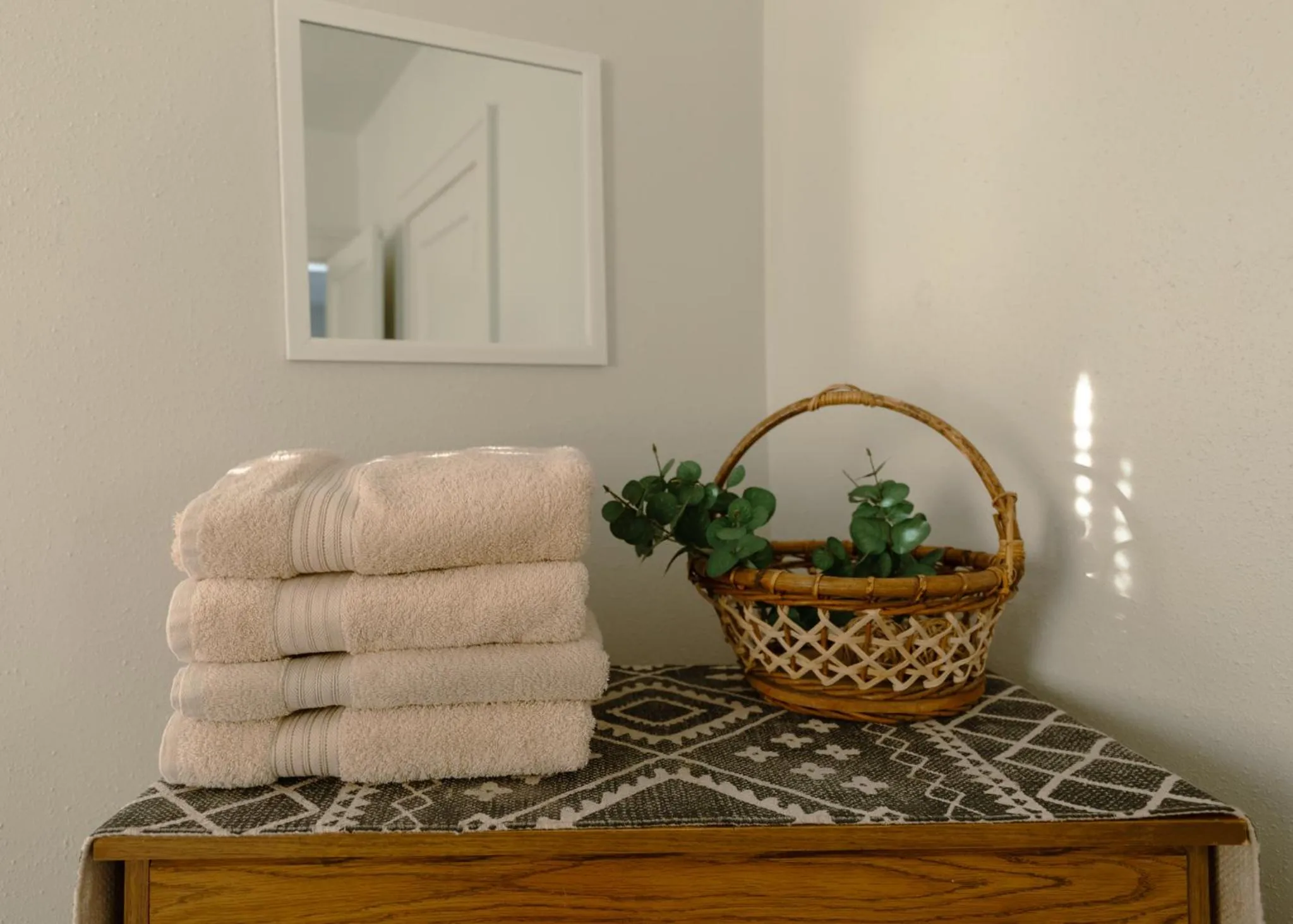 towels in East Side Motel & Cabins