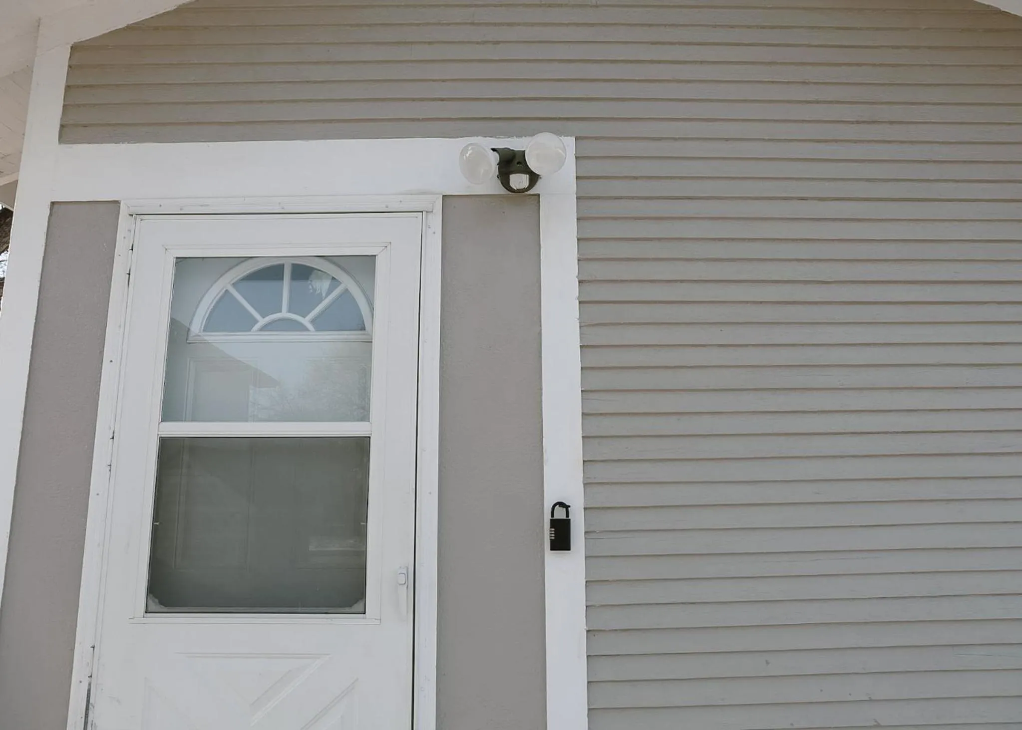 Property building in East Side Motel & Cabins