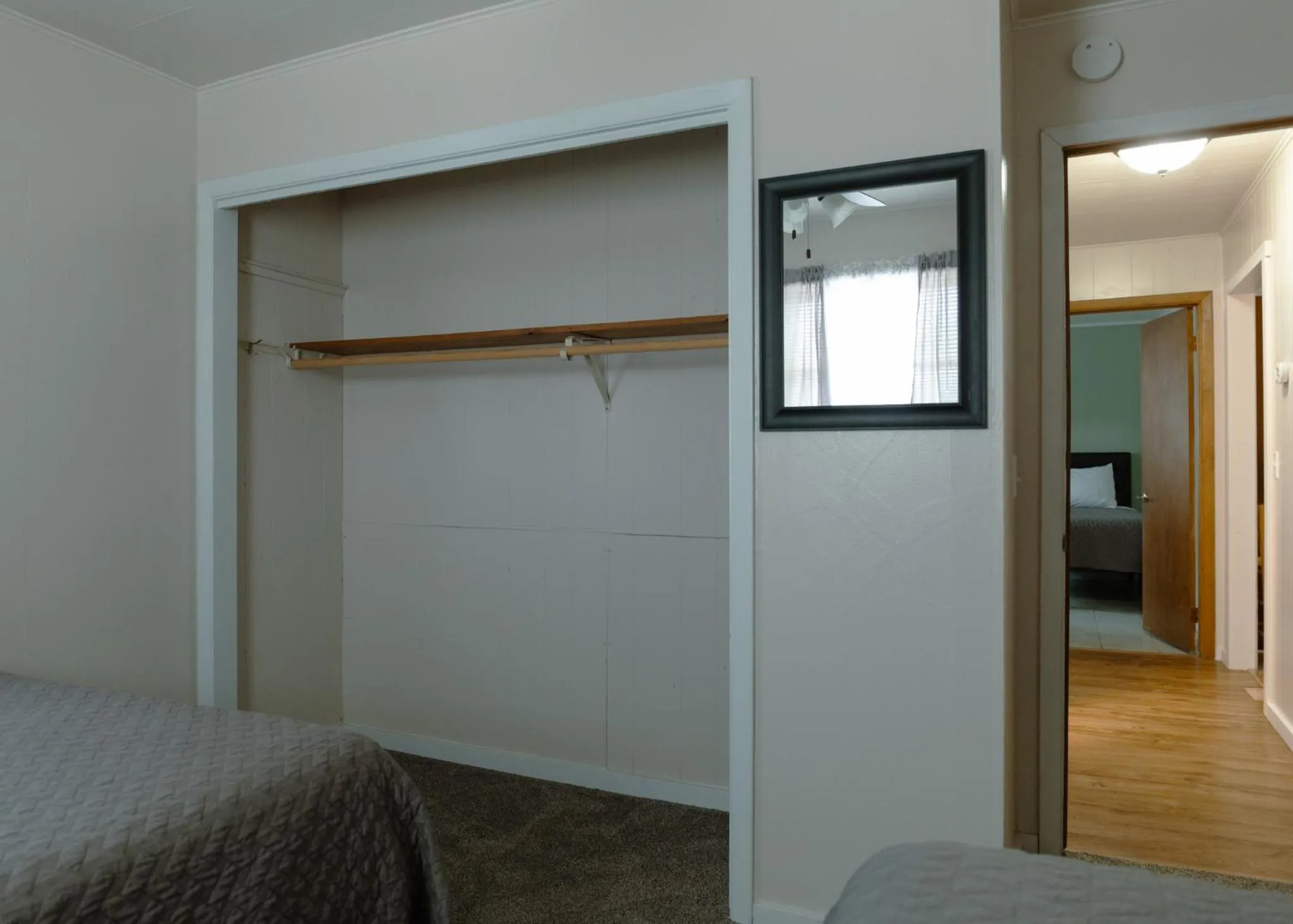 wardrobe, Bed in East Side Motel & Cabins