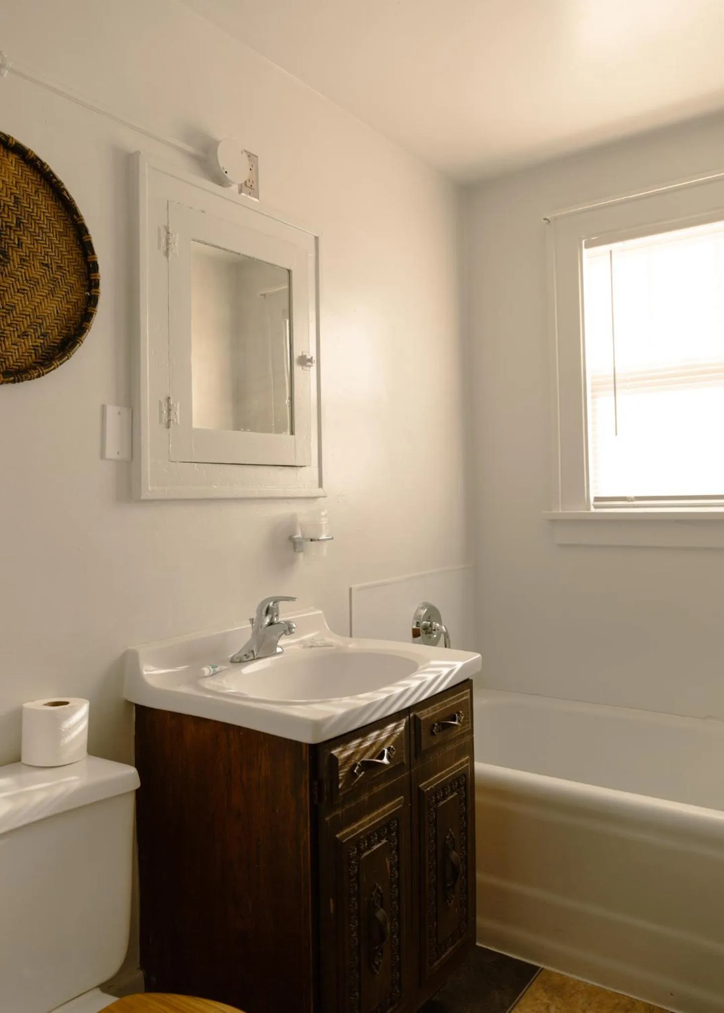 Bathroom in East Side Motel & Cabins