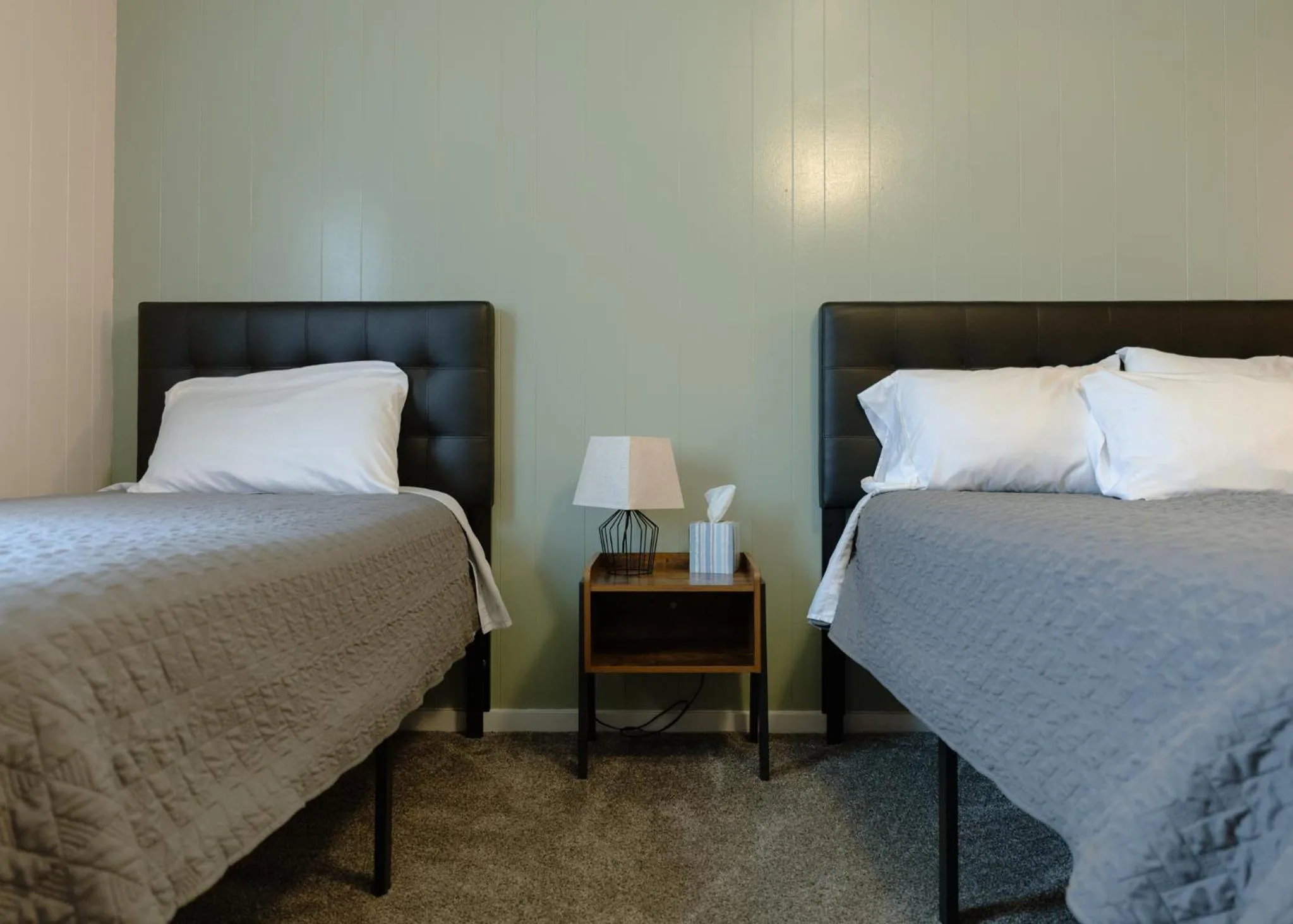 Bed in East Side Motel & Cabins