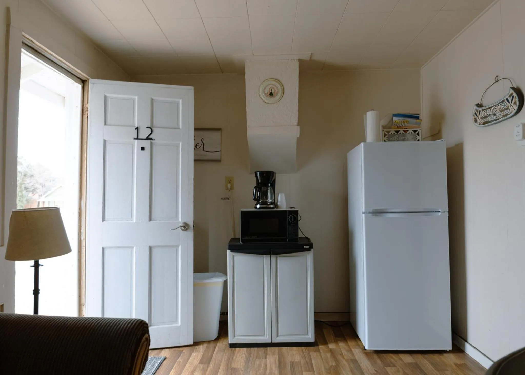 Coffee/tea facilities in East Side Motel & Cabins