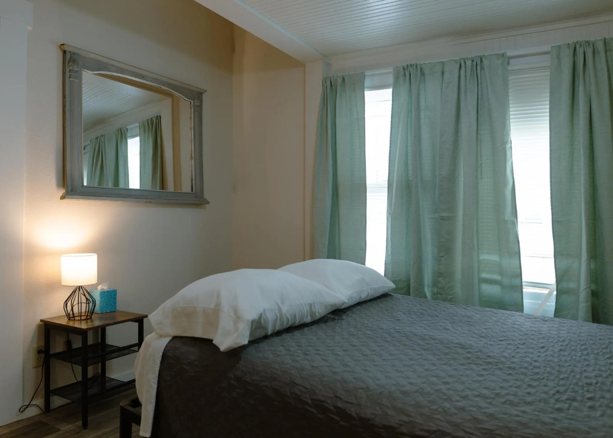 Bed in East Side Motel & Cabins