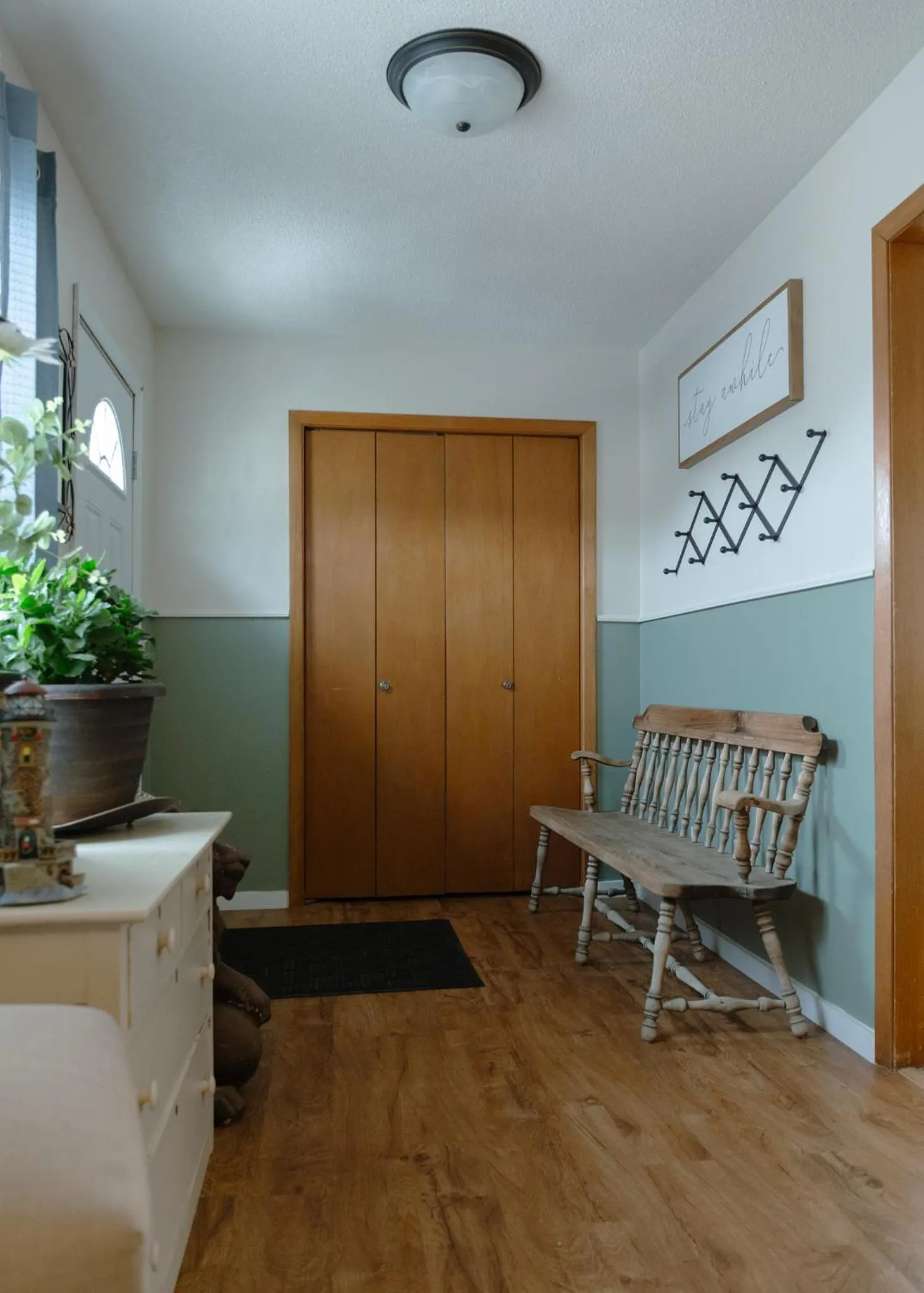 Facade/entrance in East Side Motel & Cabins